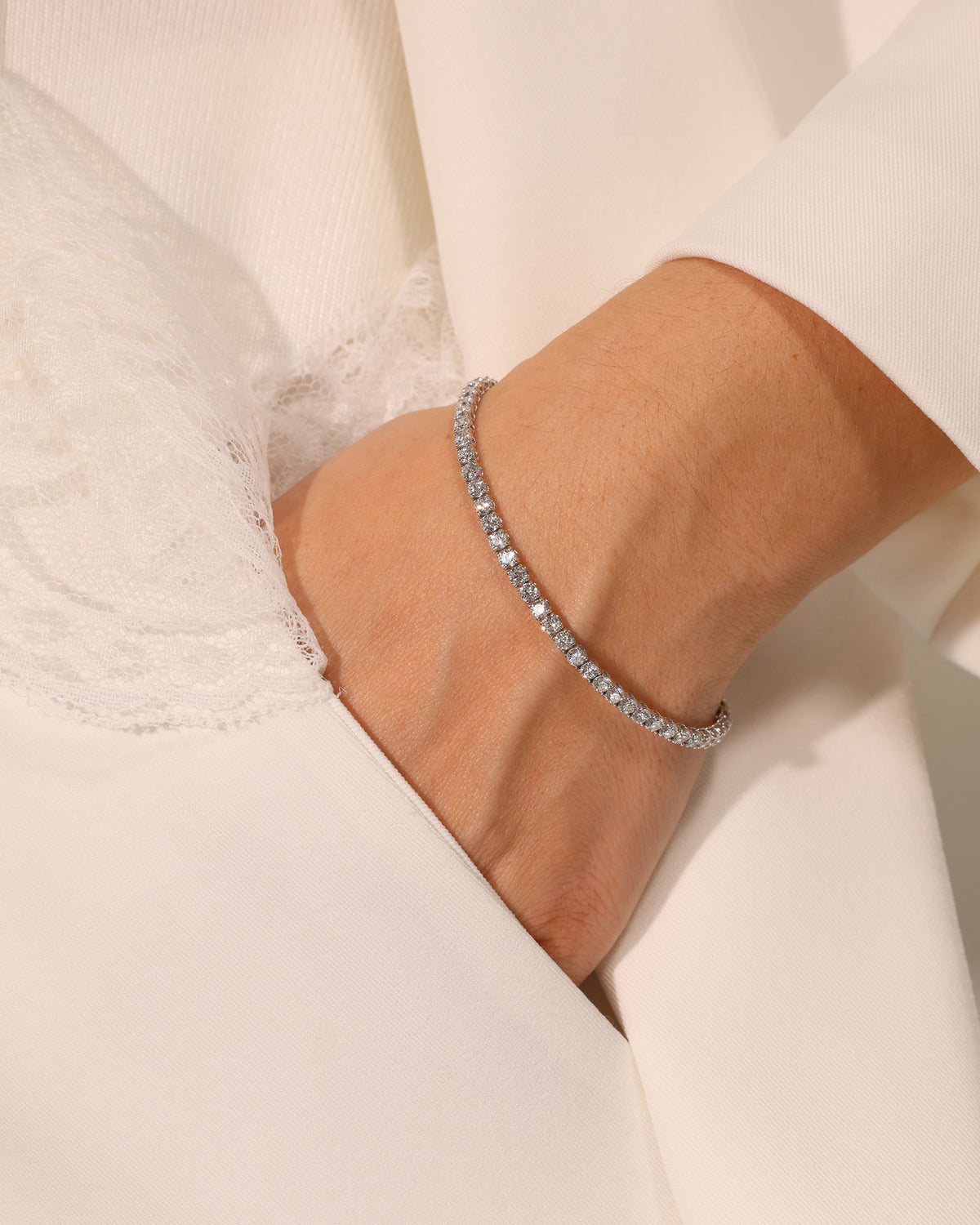 5.67 ct Round Lab Diamond Tennis Bracelet, styled look – DBR00071