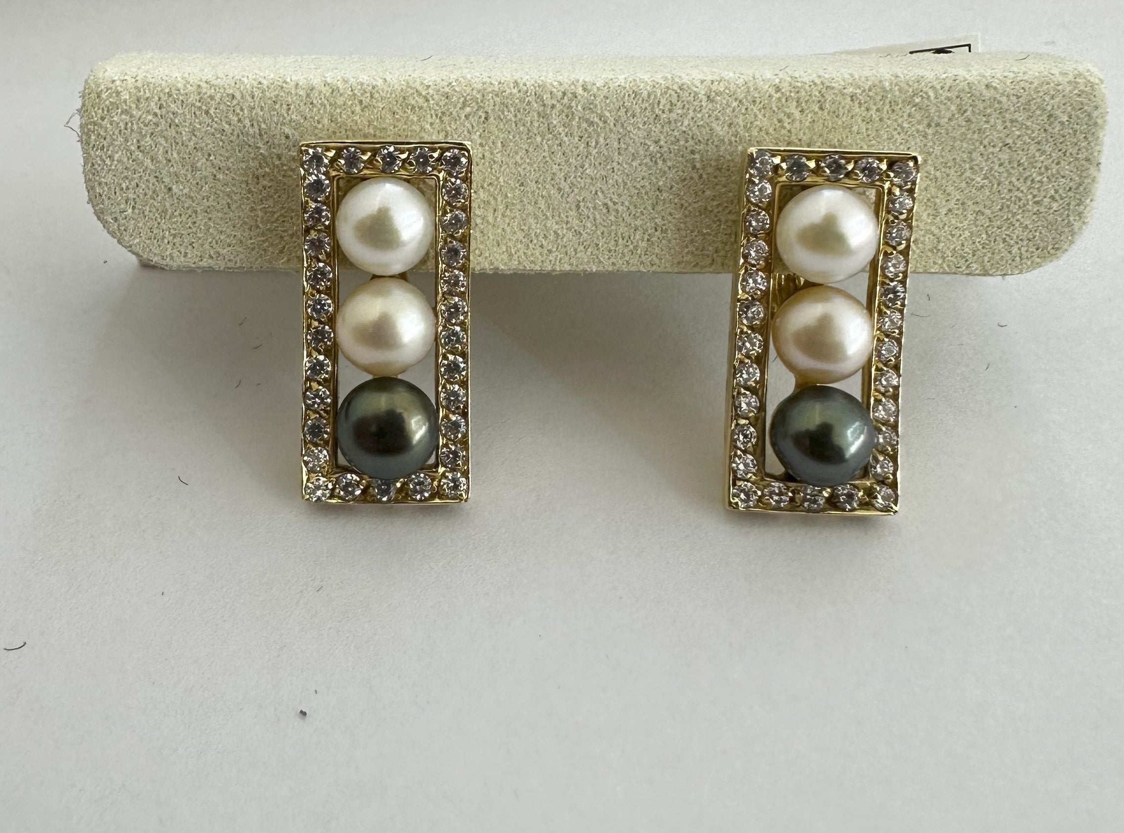 Pearl 14k yellow gold earring
