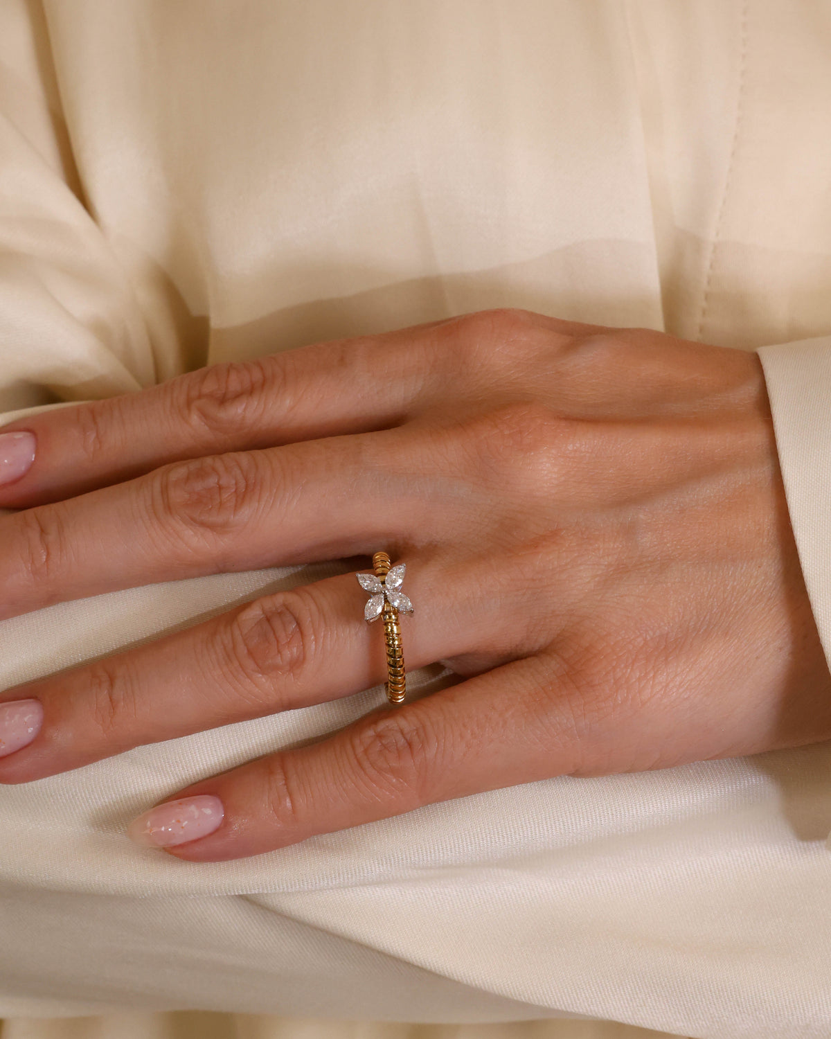 Floral Diamond Ring in 18K Yellow Gold, 0.46 ct