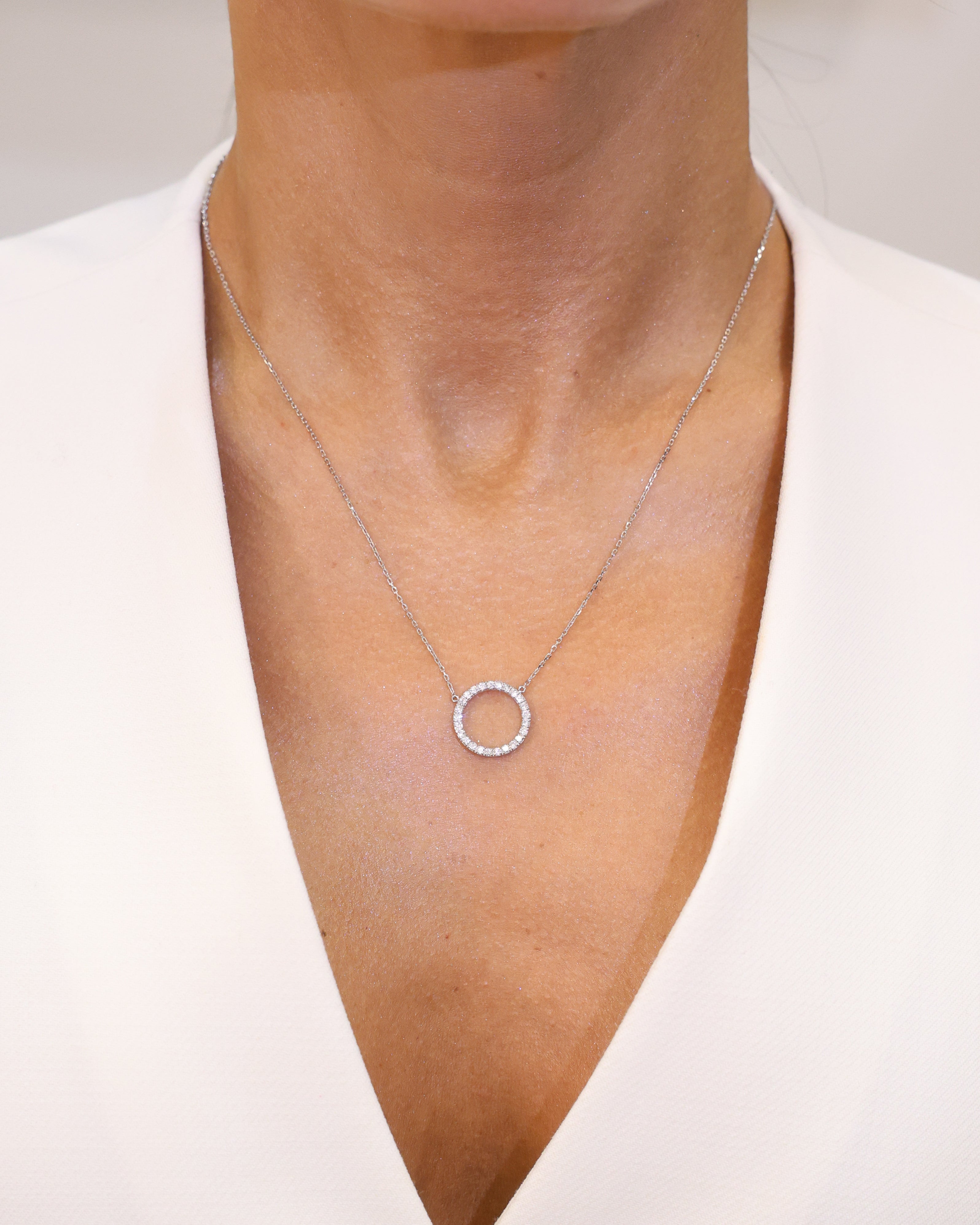 CIRCLE NECKLACE NATURAL DIAMOND