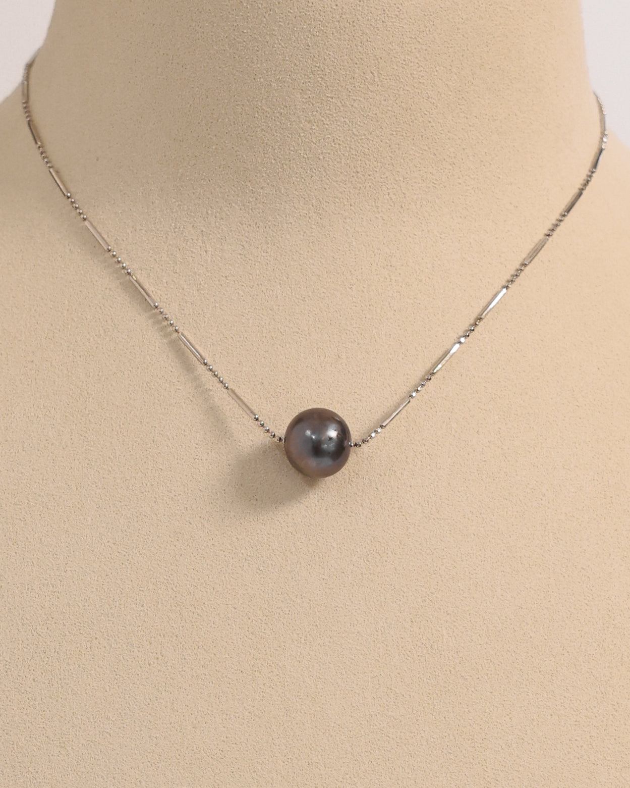Pearl 18k white gold necklace