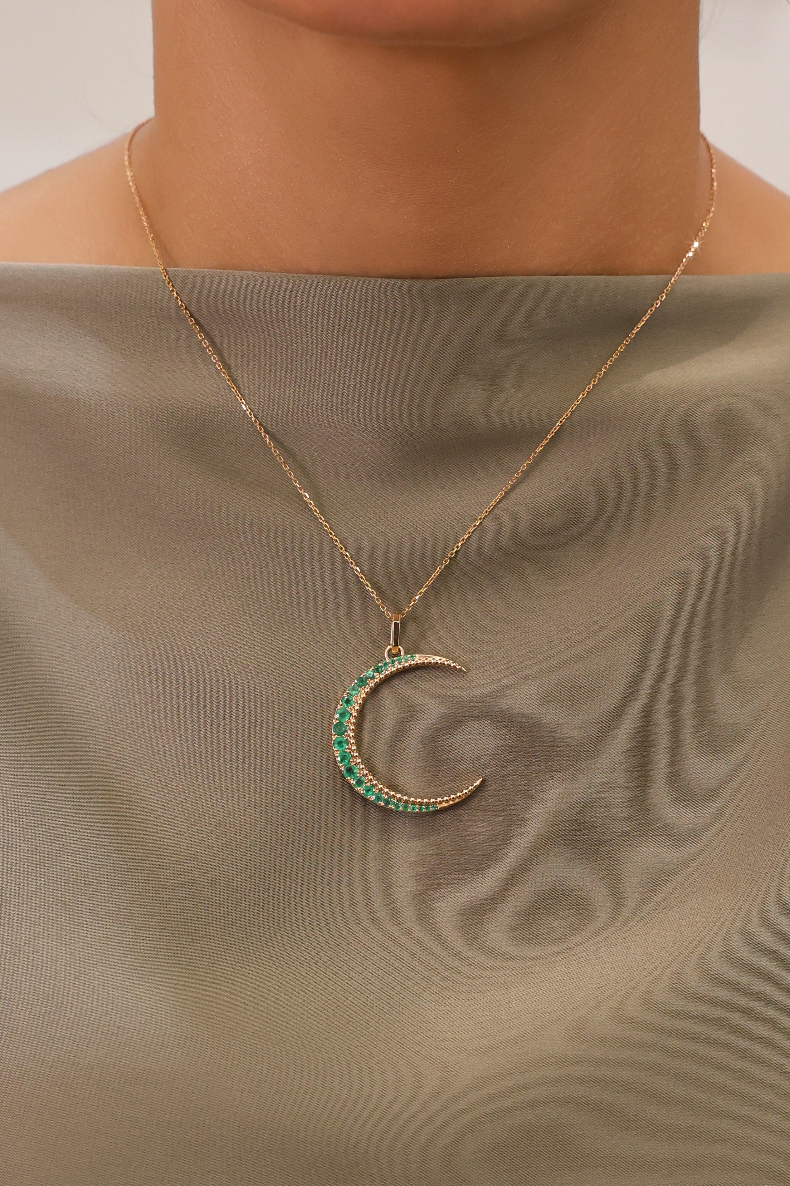 MOON NATURAL EMERALD NECKLACE