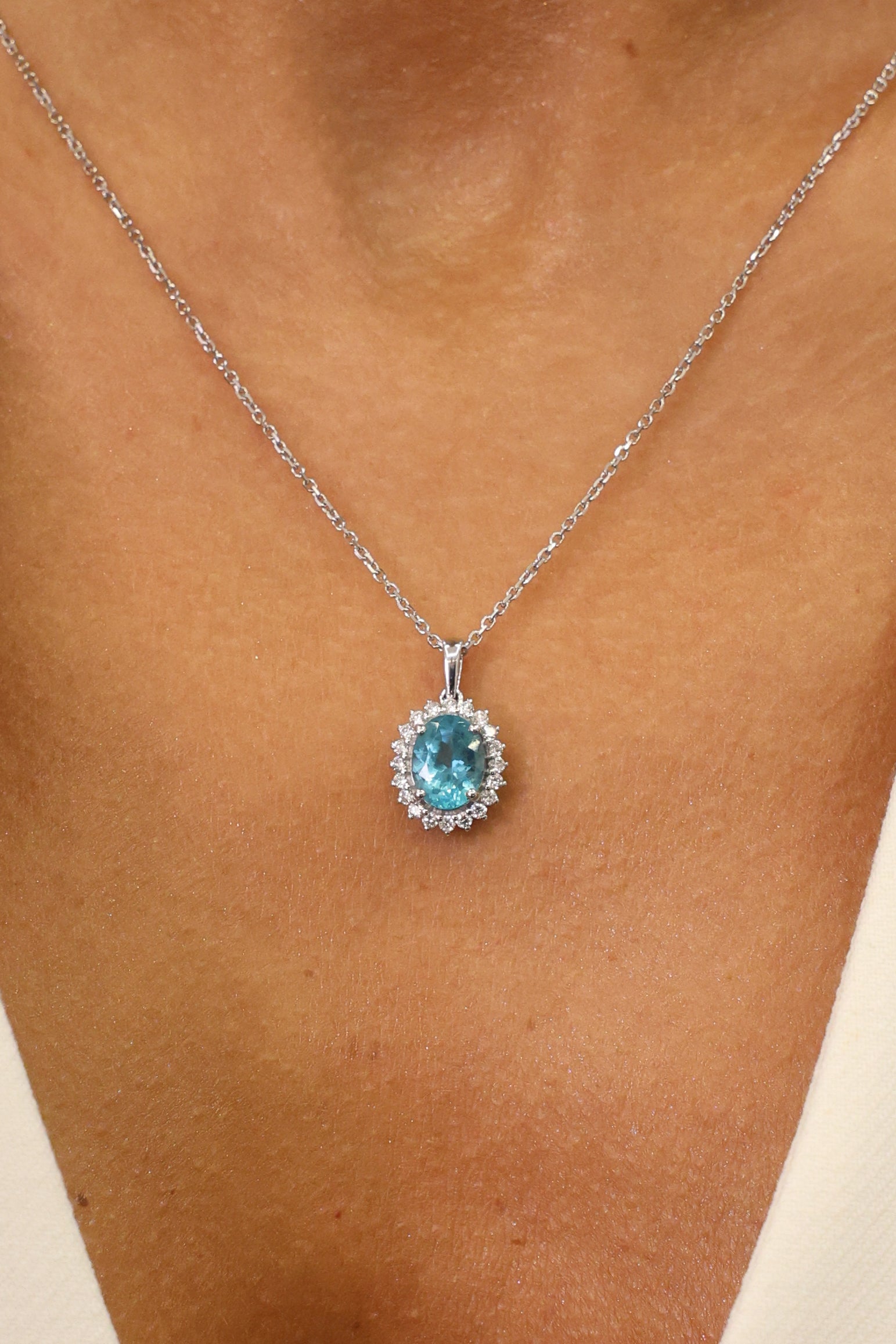APATITE NECKLACE WITH NATURAL DIAMOND