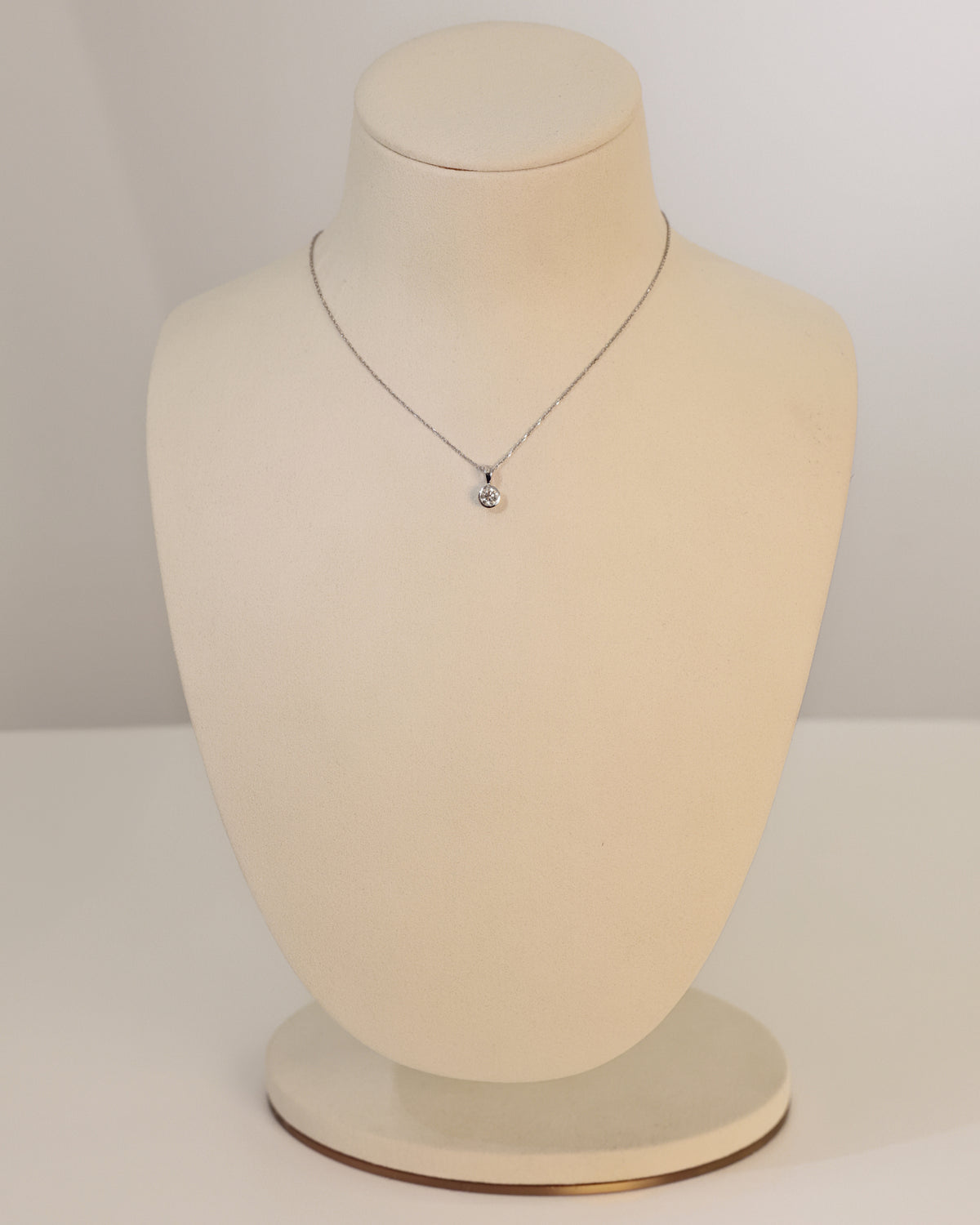 Natural Round Diamond Pendant in 18K White Gold – view 2