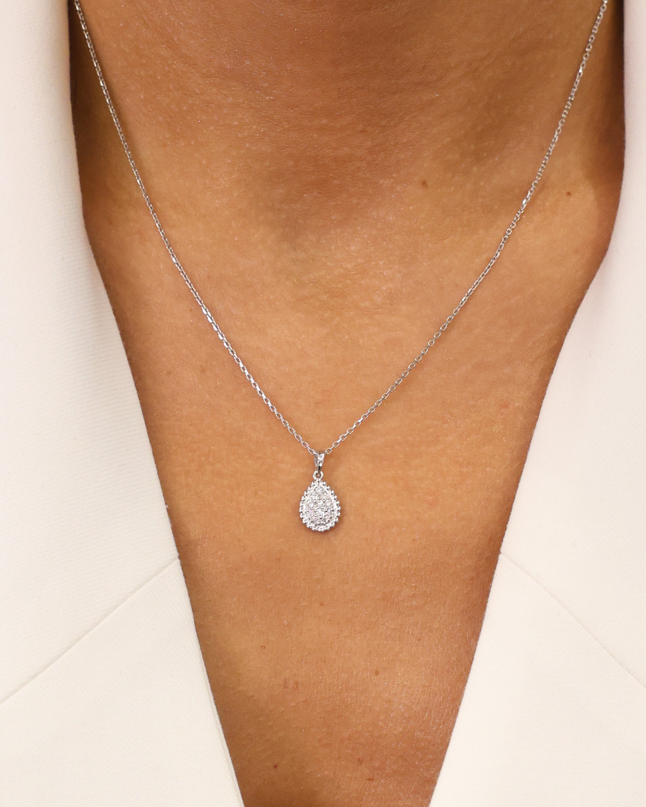 NATURAL DIAMOND DROP PENDANT - 0,13 ct.