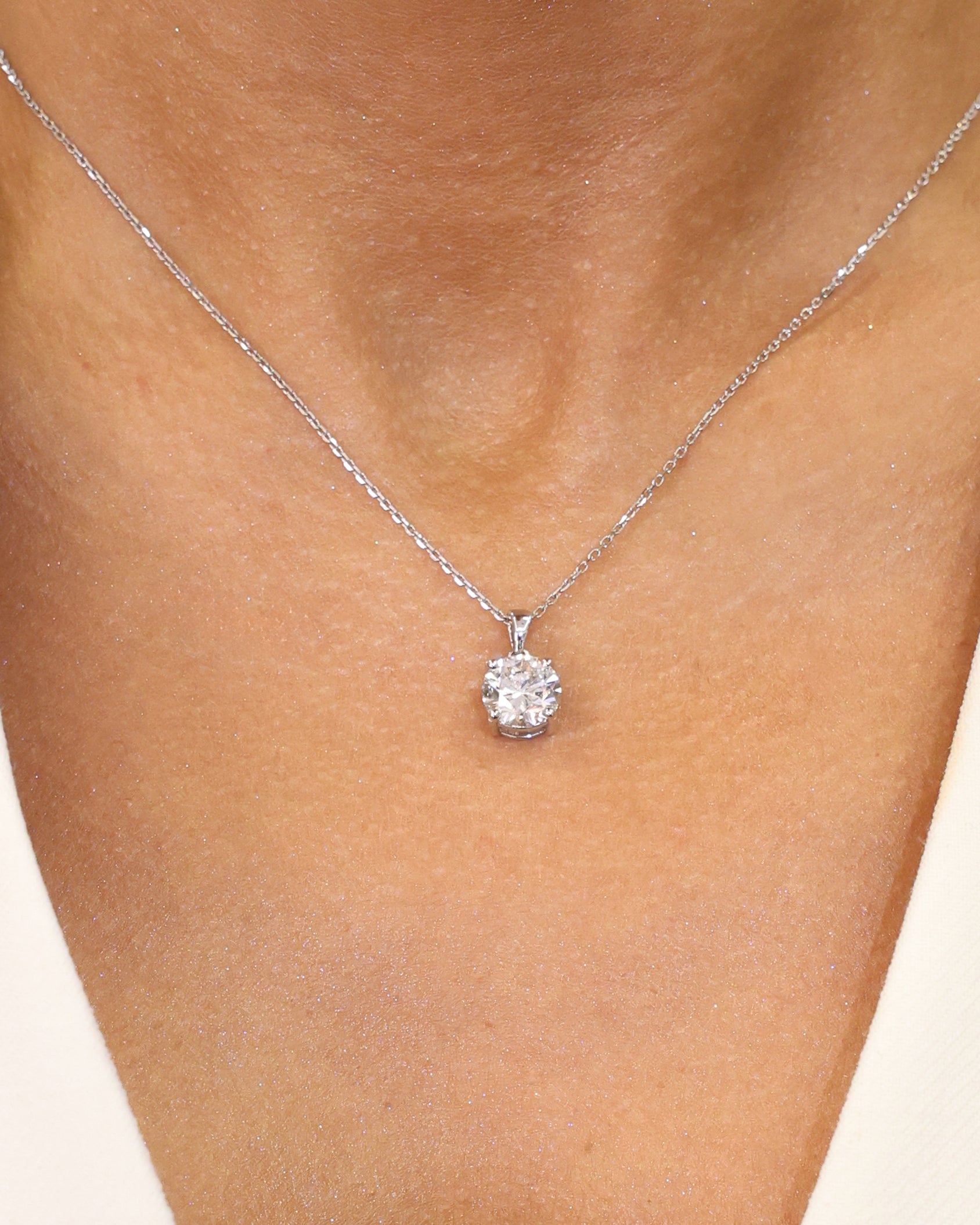 CLASSIC SOLITAIRE PENDANT. ROUND CUT - 2.05 ct.
