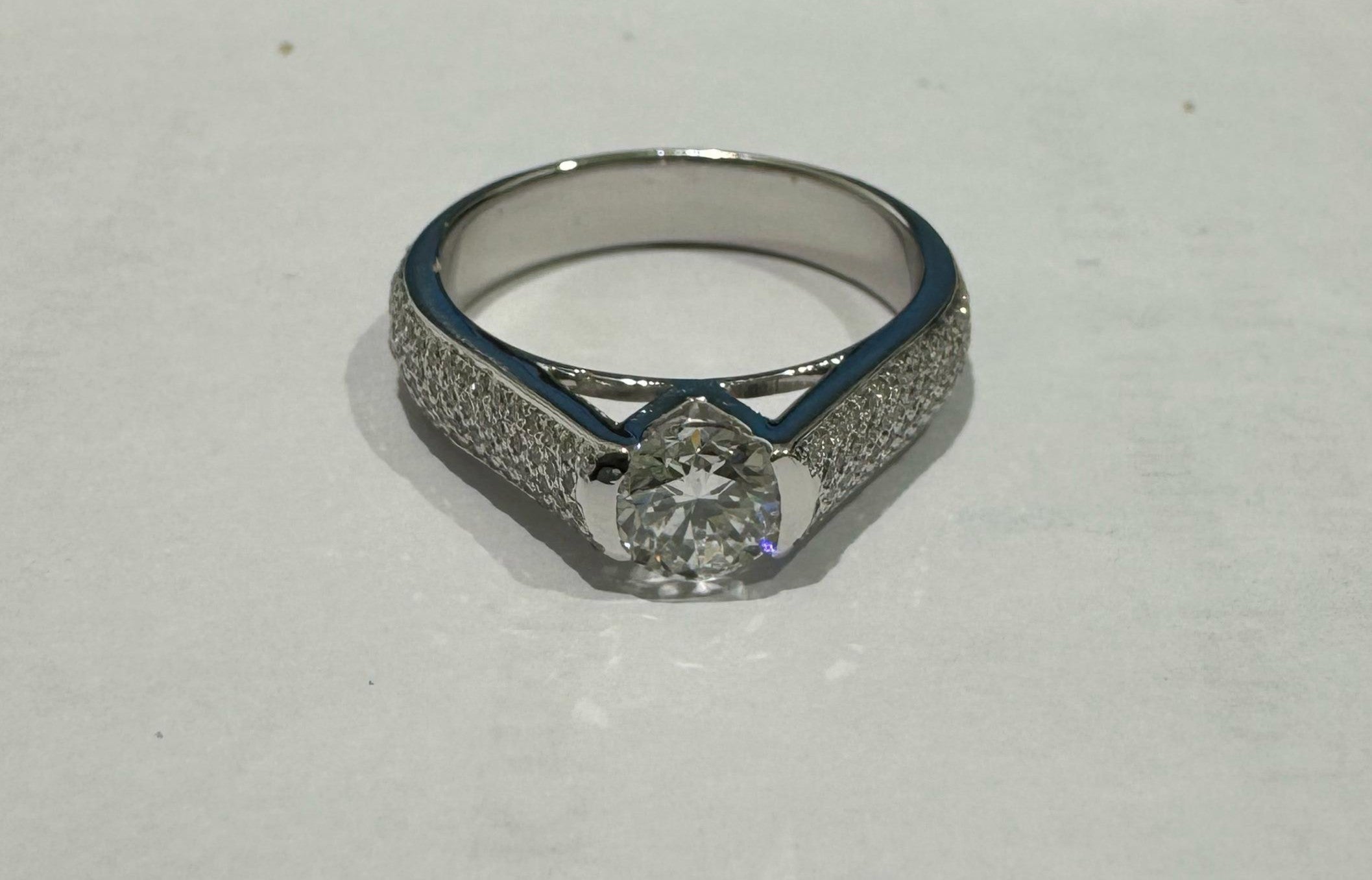 0.80 ct round cut diamond 18k white gold ring