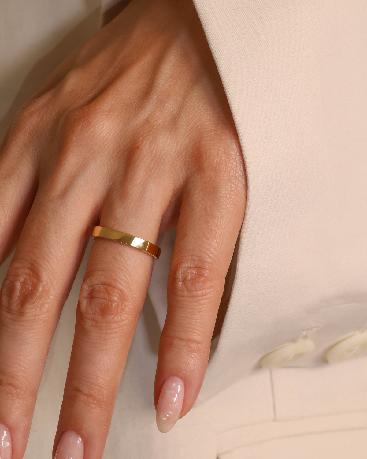 Side-Set Diamond Flat Ring in 18K Yellow Gold, 0.17 ct