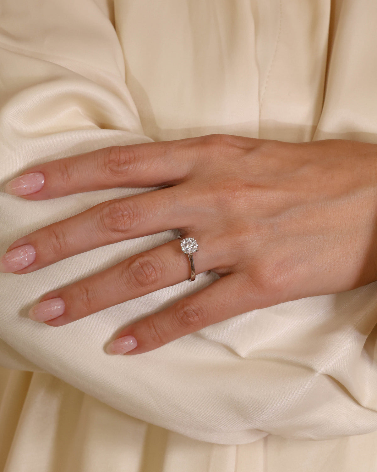 Round Cluster Solitaire Diamond in 18K White Gold, 0.41 ct