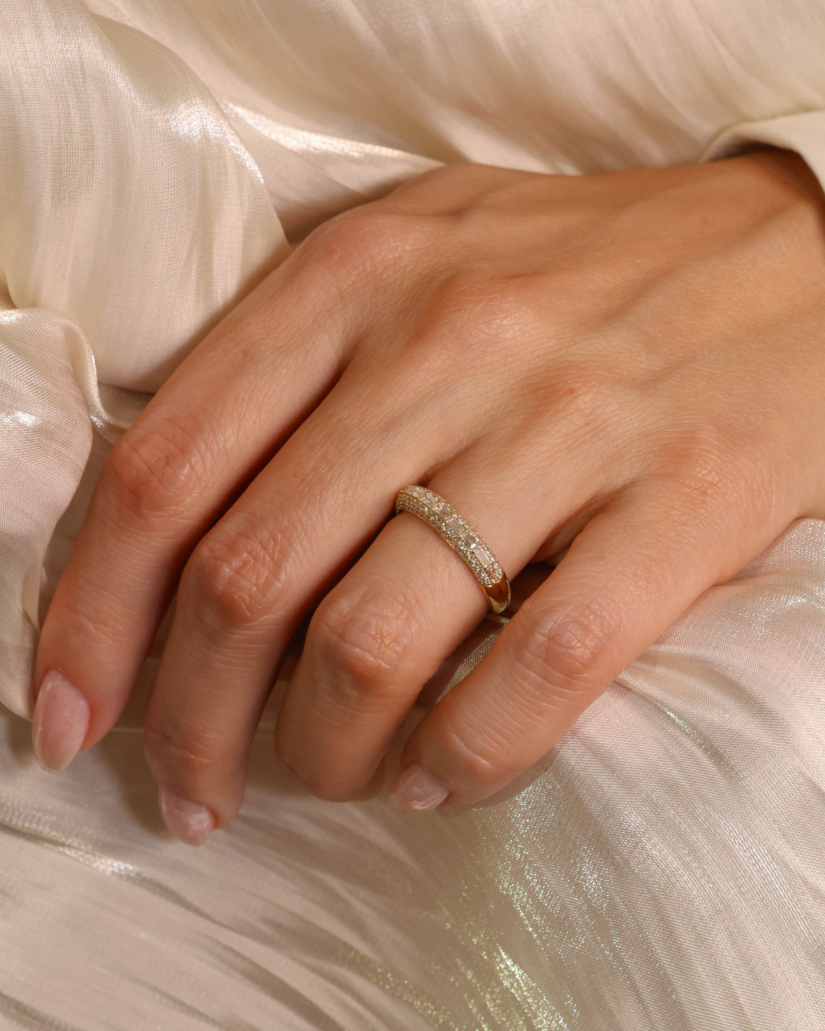 Curved Knife-Edge Diamond Ring in 18K Yellow Gold, 0.69 ct