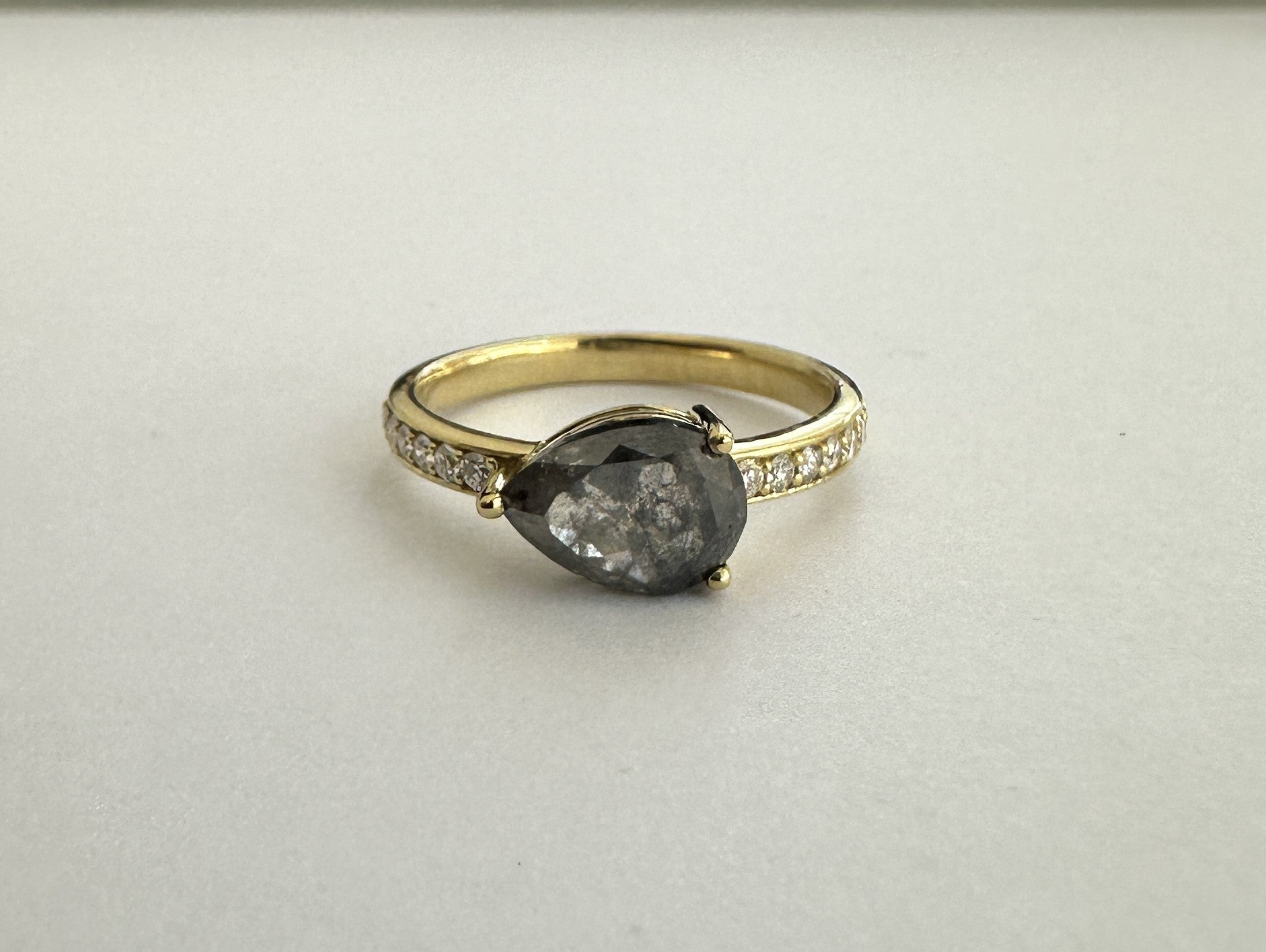 2.60 ct diamond 18k yellow gold ring