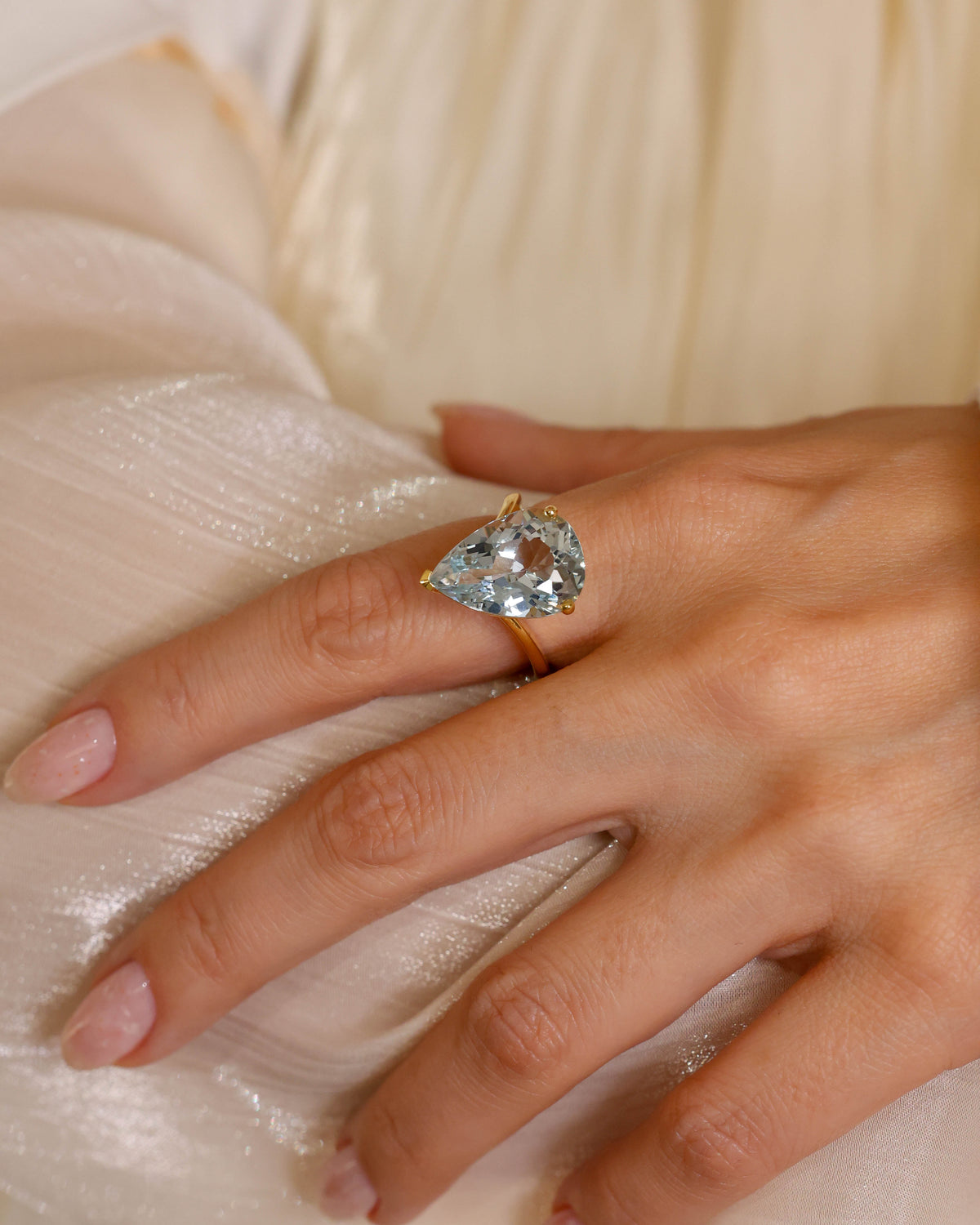 Pear-Cut Aquamarine Ring in 18K Yellow Gold, 14.33 ct