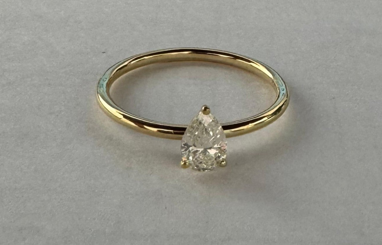 0.50 ct pear cut diamond 18k yellow gold ring