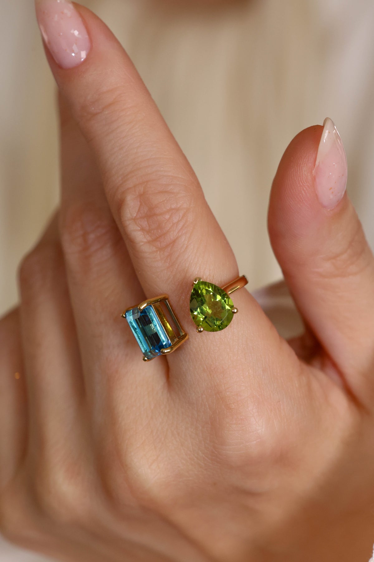 Blue Topaz and Peridot Open Ring in 18K Yellow Gold – view 3