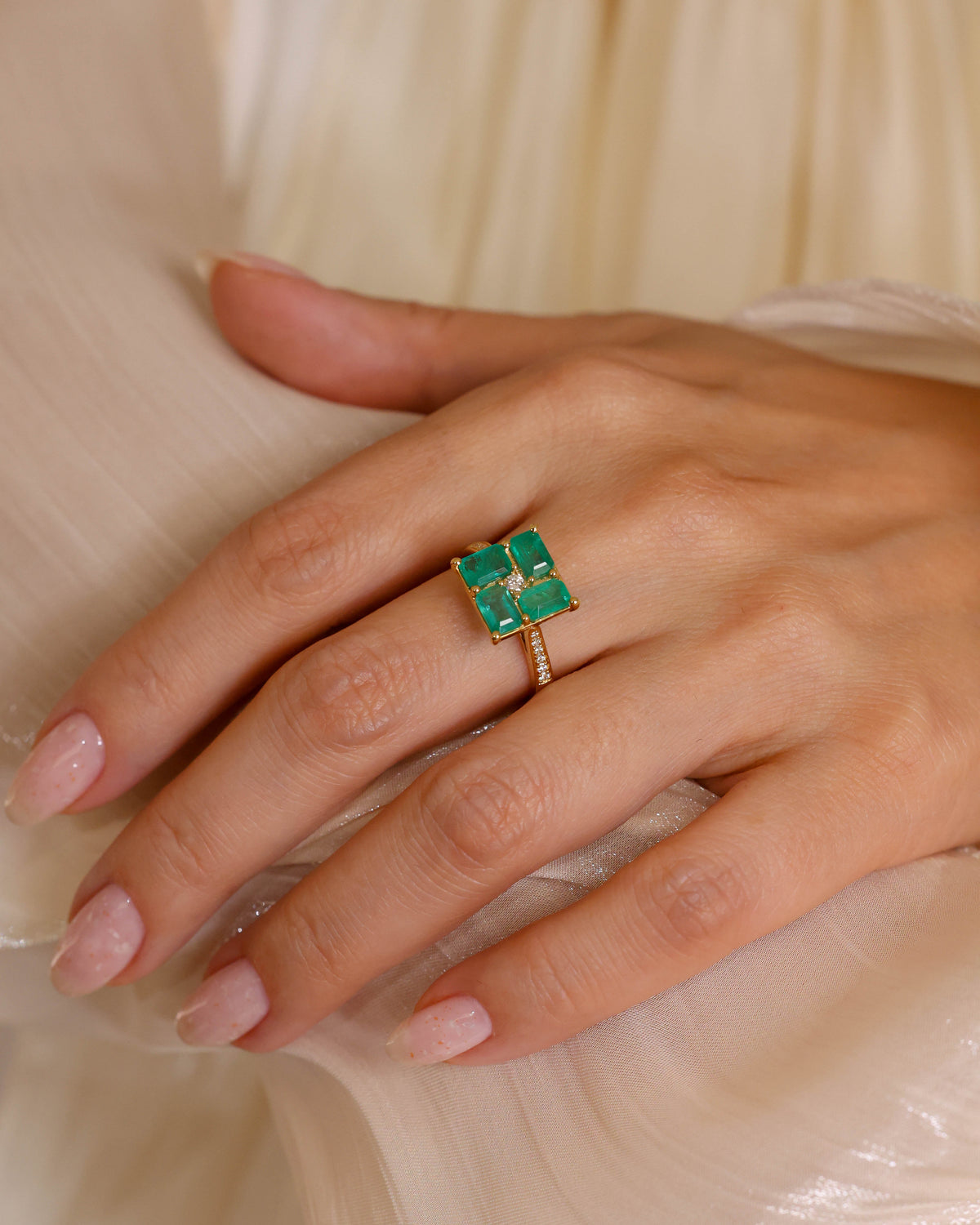 Emerald & Diamond Ring in 18K Yellow Gold, 2.52 ct