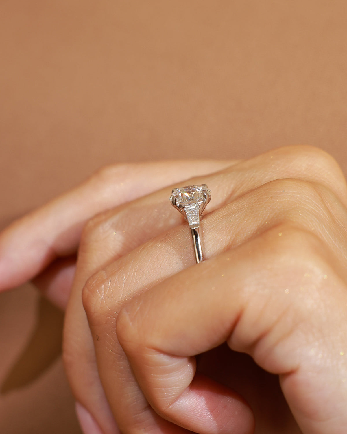 Aura Ring – Round Cut 3.15 ct in 18K White Gold – view 2