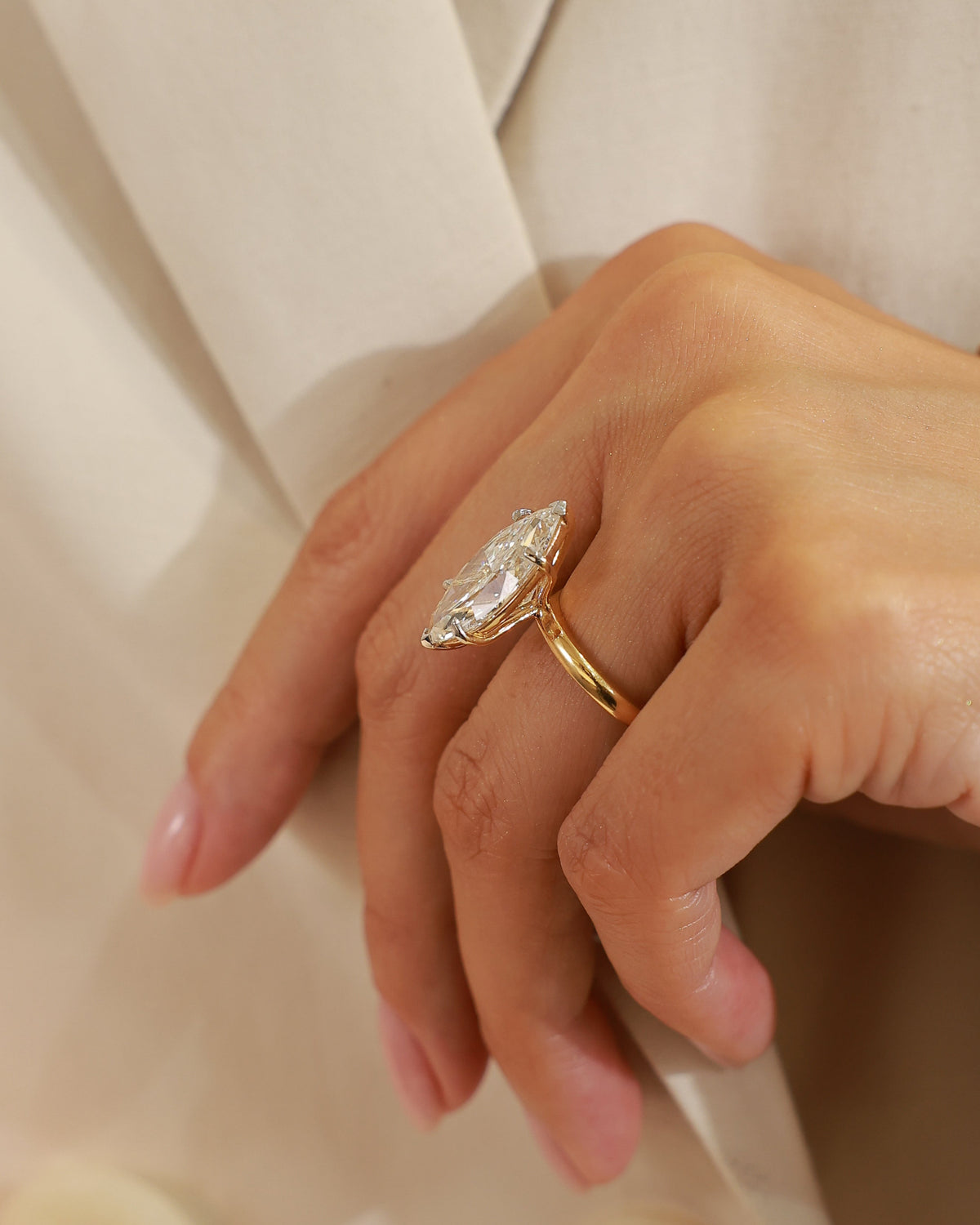 Luna Solitaire Ring - Marquise 7.74 ct in 18K Yellow Gold – view 3