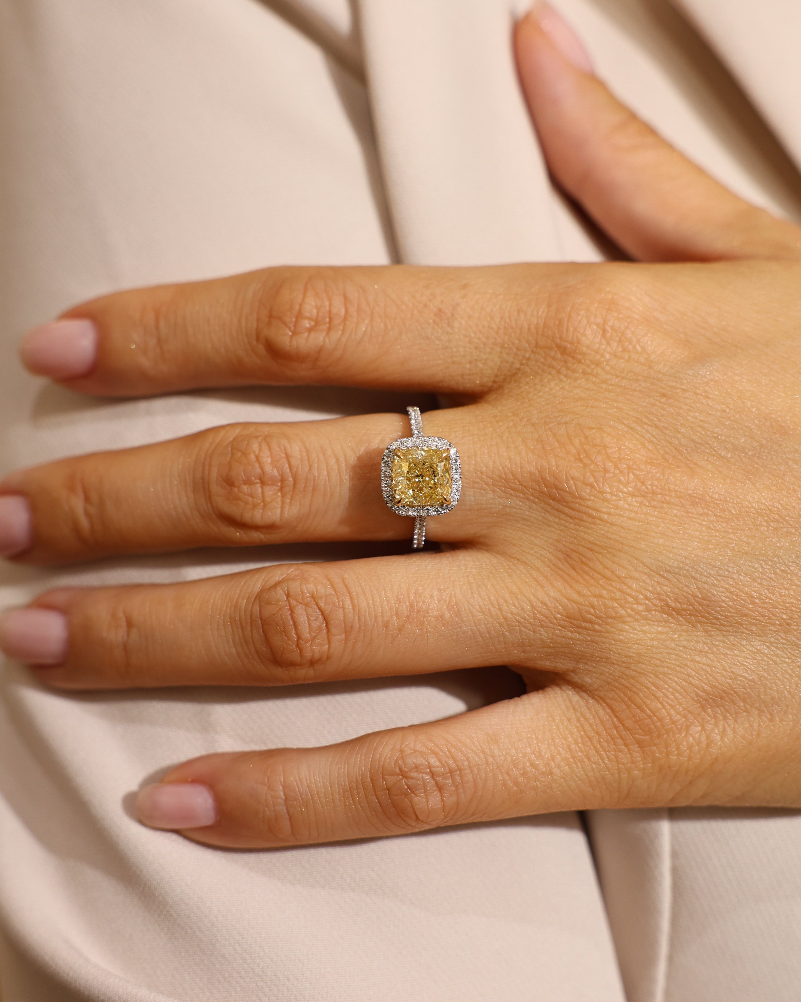 ASTER RING - CUSHION CUT 3 CT.