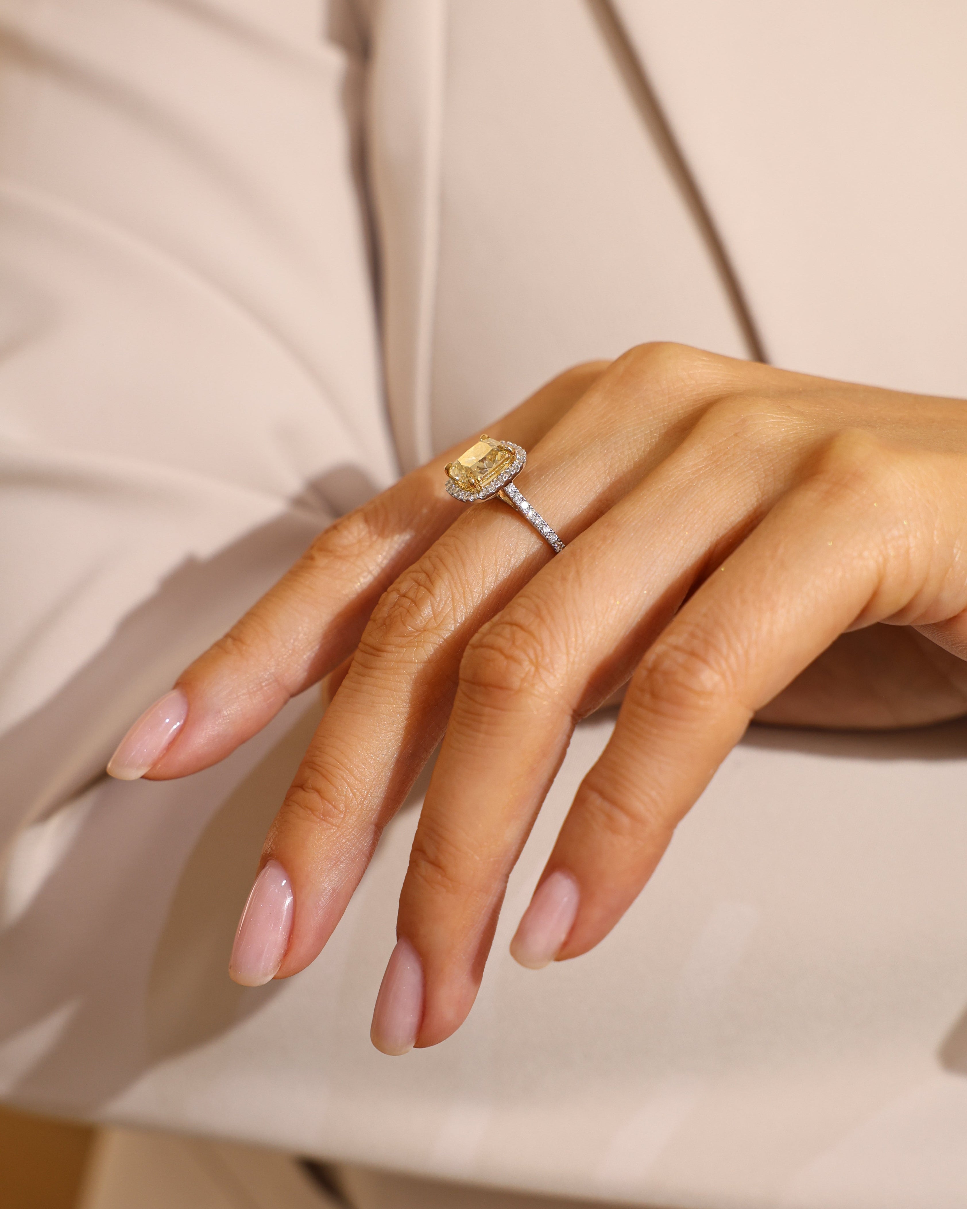ASTER RING - CUSHION CUT 3 CT.