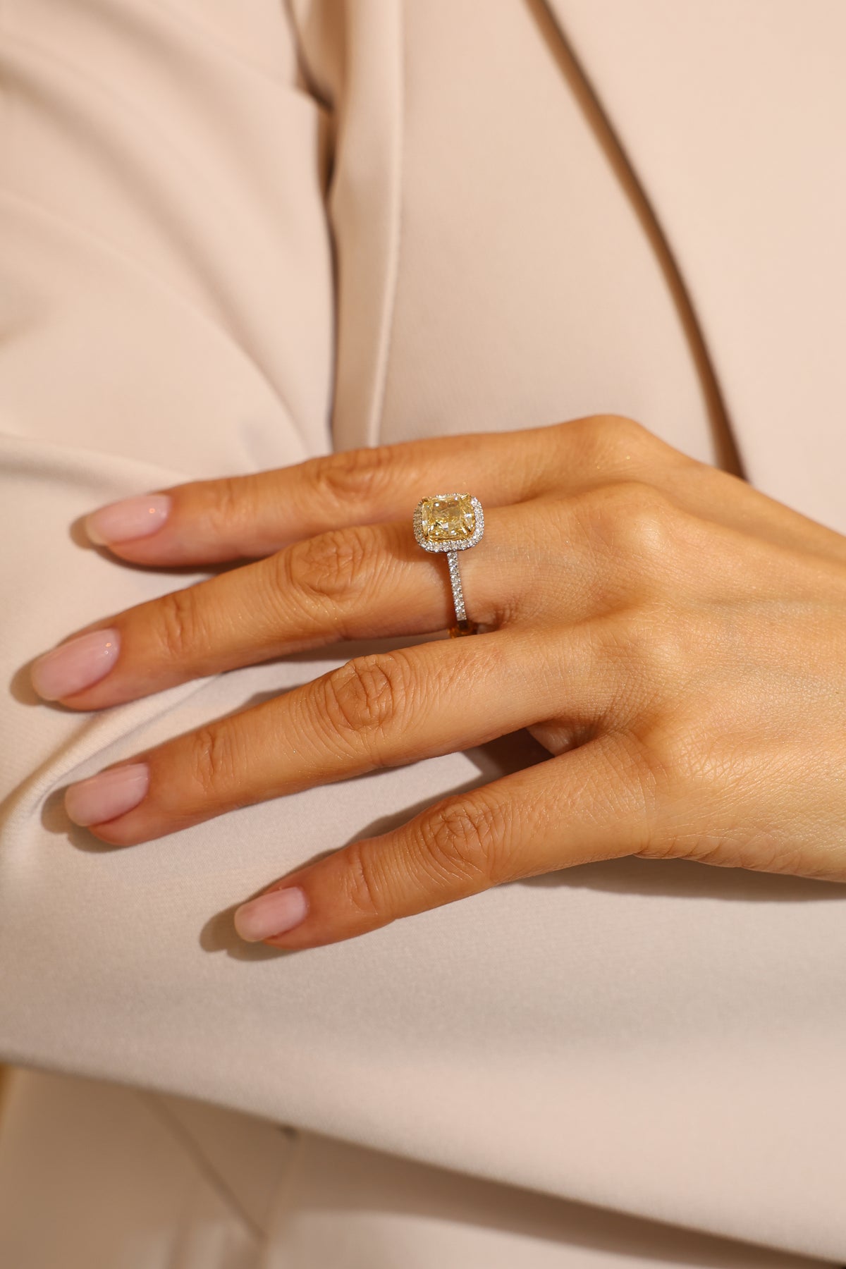 Aster Ring – Cushion Cut 3 ct in 18K White Gold – view 3