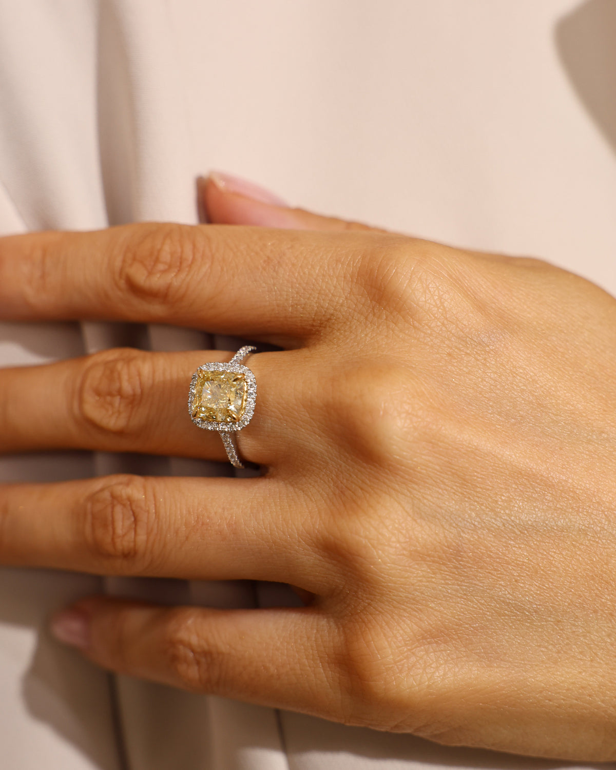 Aster Ring – Cushion Cut 3 ct in 18K White Gold – view 5