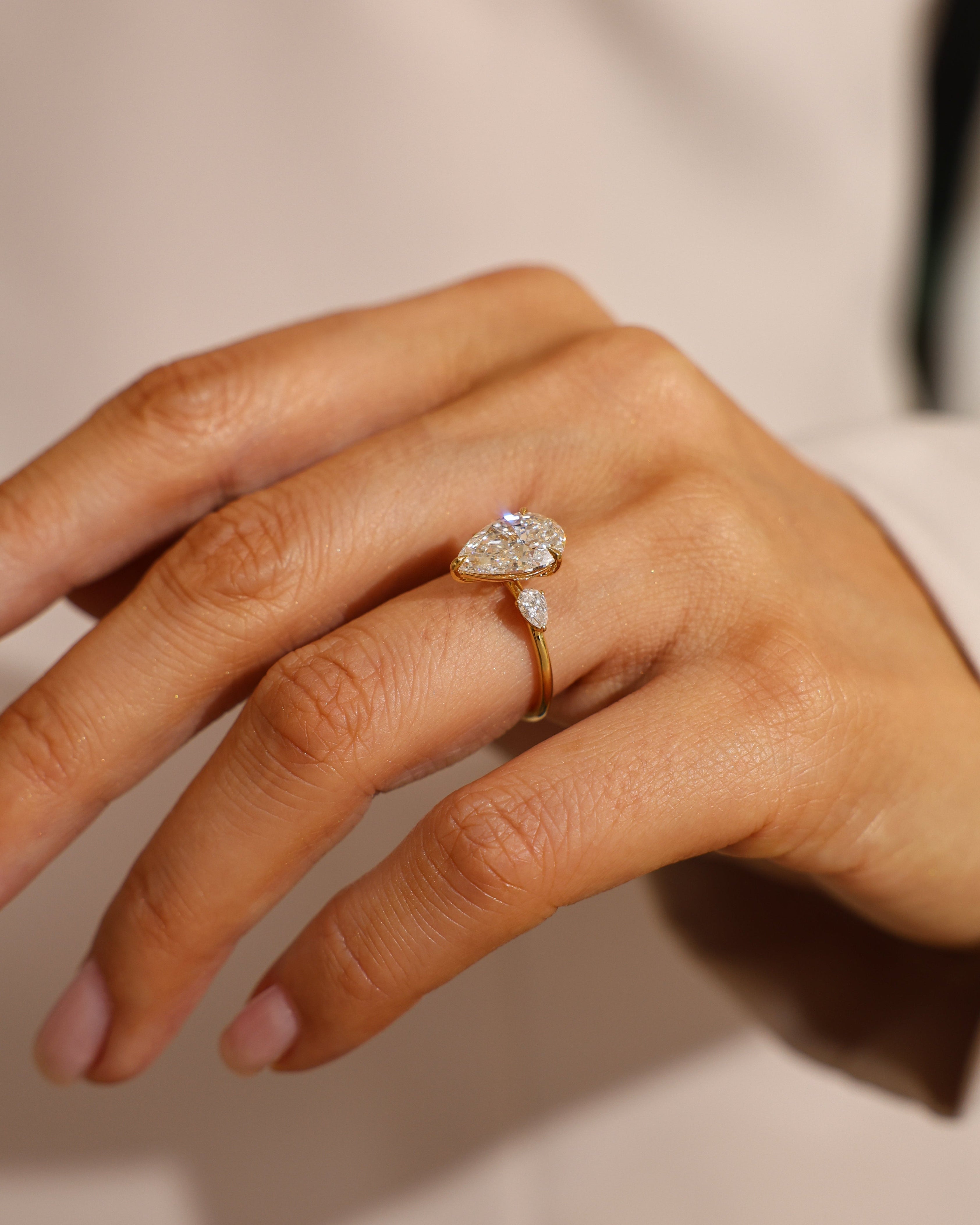 GRACE RING - PEAR CUT 2,82 ct.