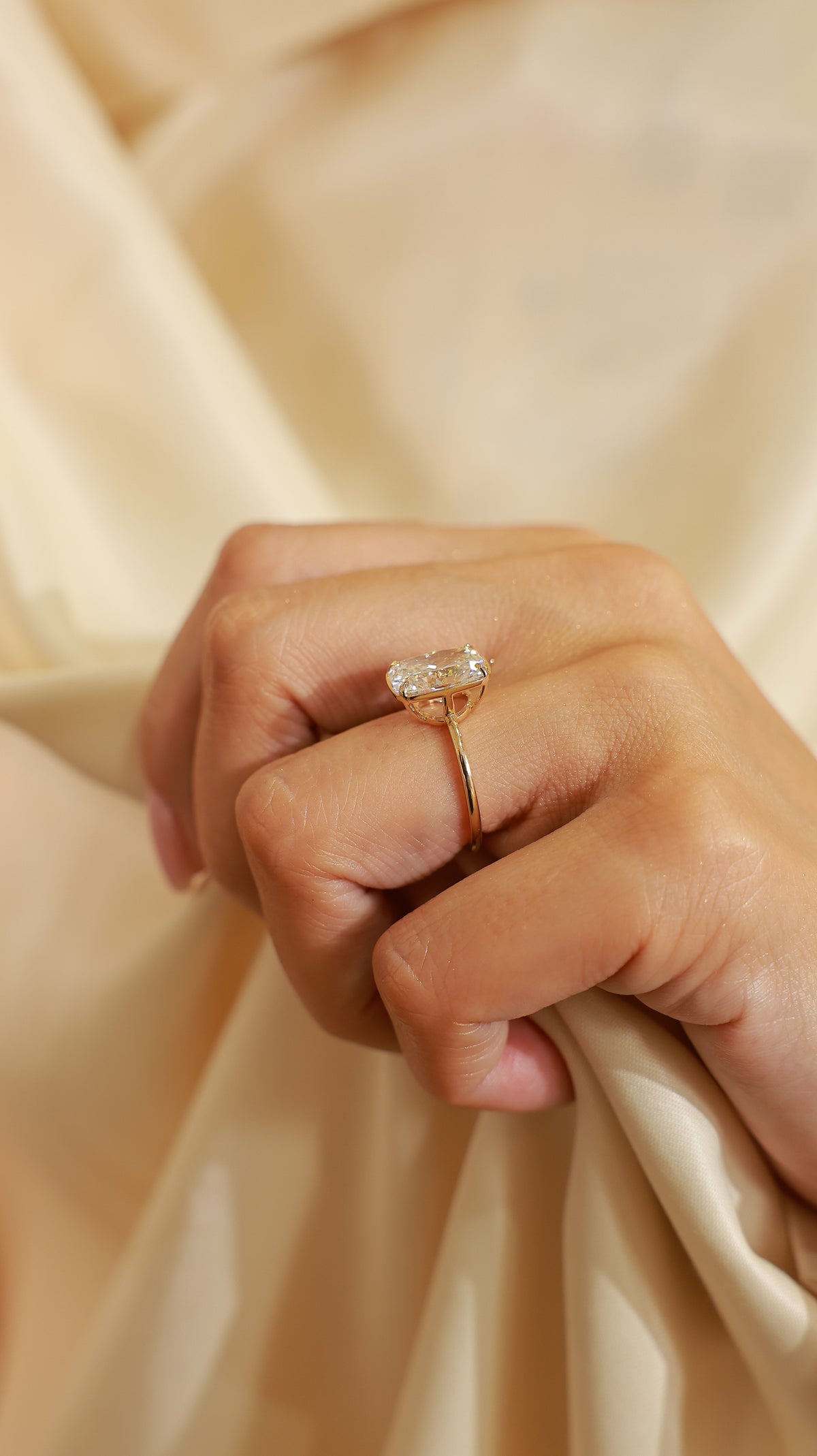 Aster Ring - Cushion 4.01 ct in 18K Yellow Gold – view 2
