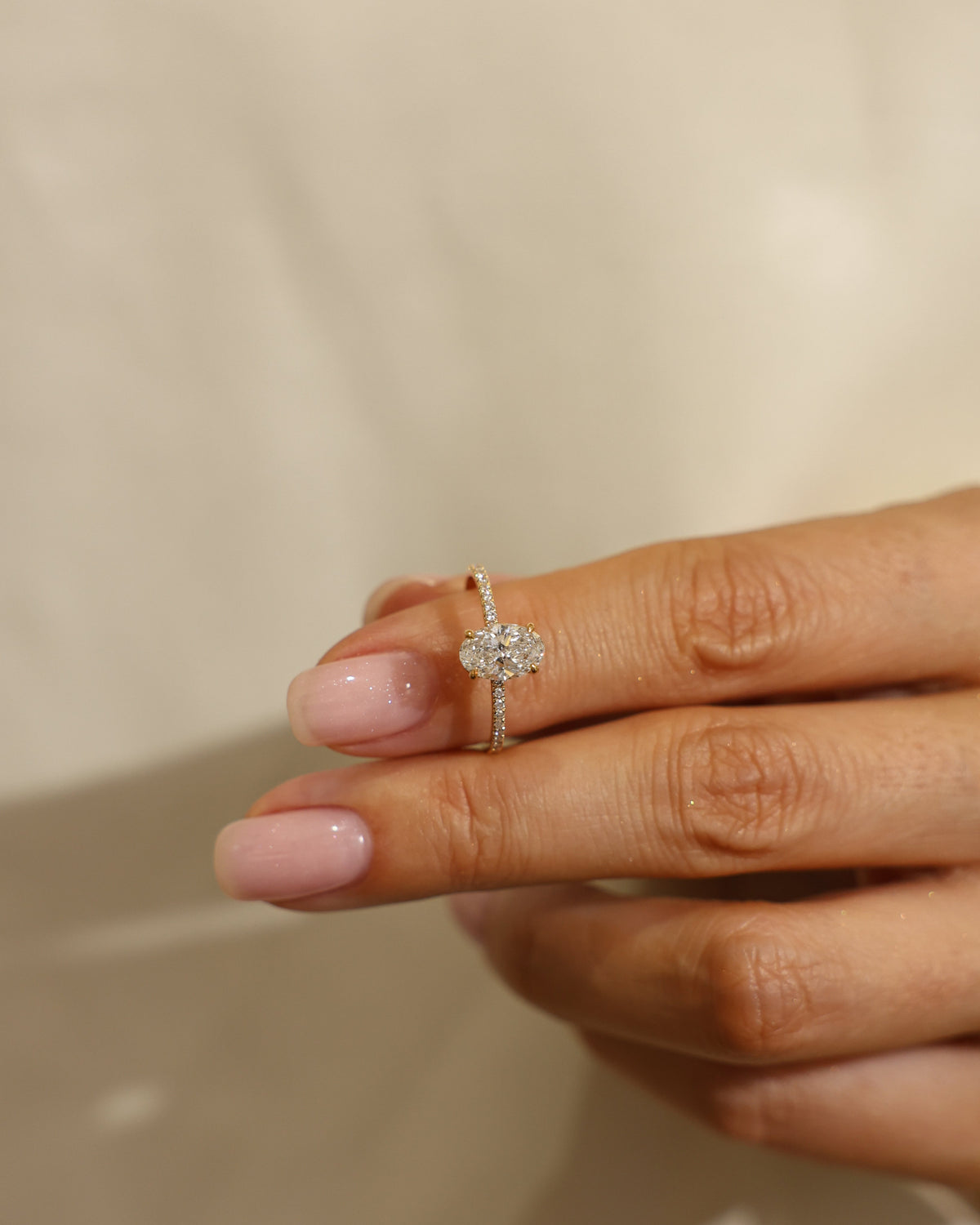 LG Oval 1.07 ct E VS1 Side in 18K White Gold – view 2