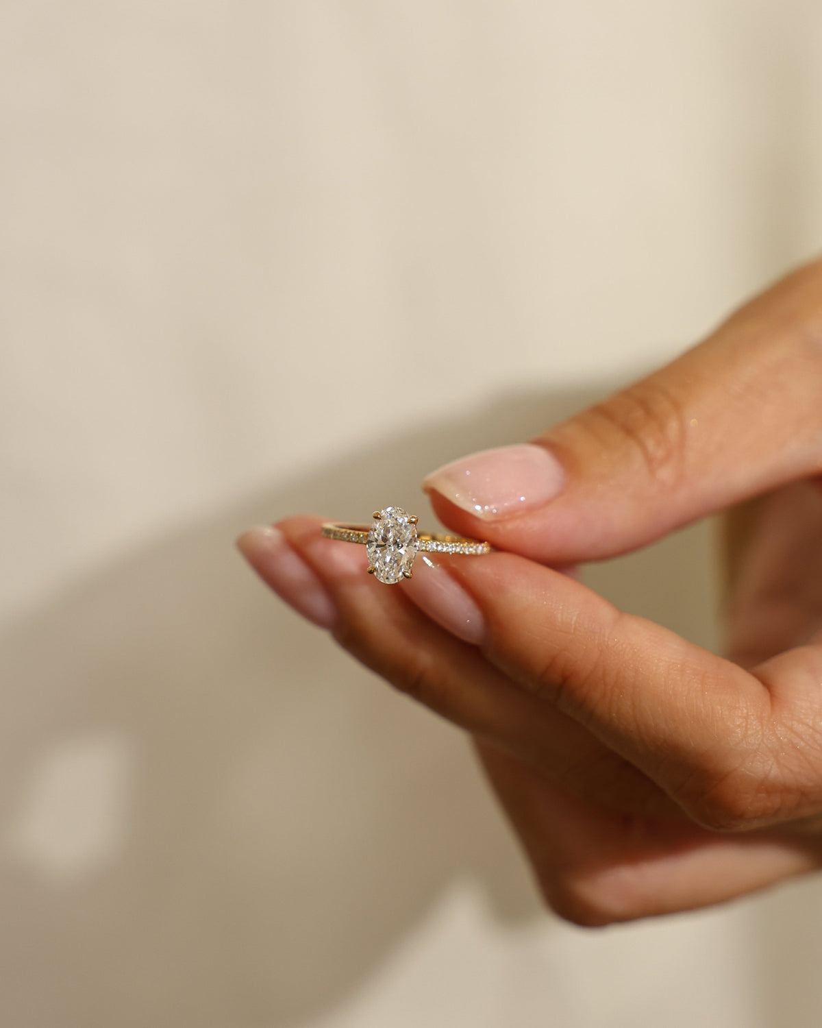 LG Oval 1.07 ct E VS1 Side in 18K White Gold – view 3