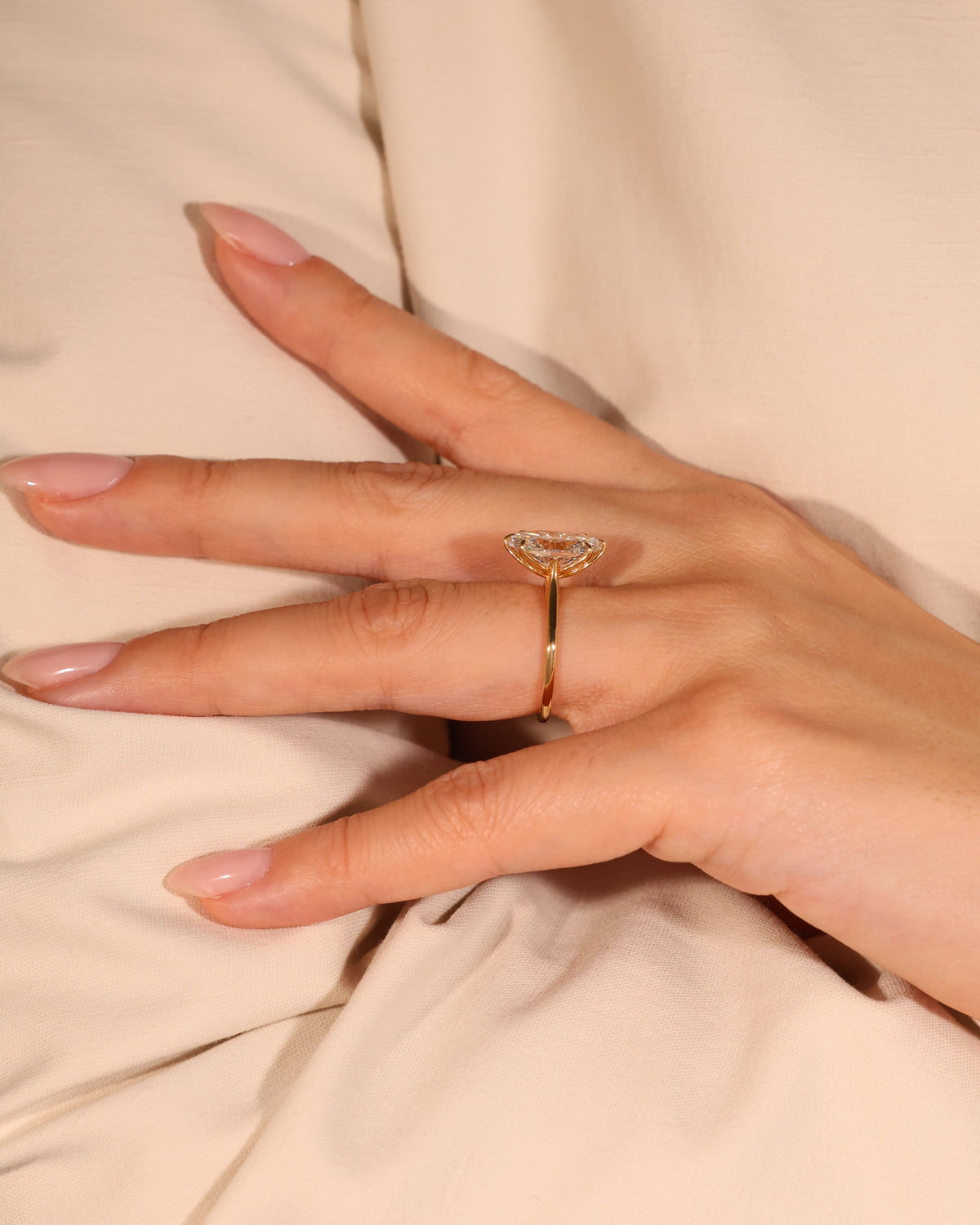 OVAL LAB DIAMOND FLOWER PETAL RING