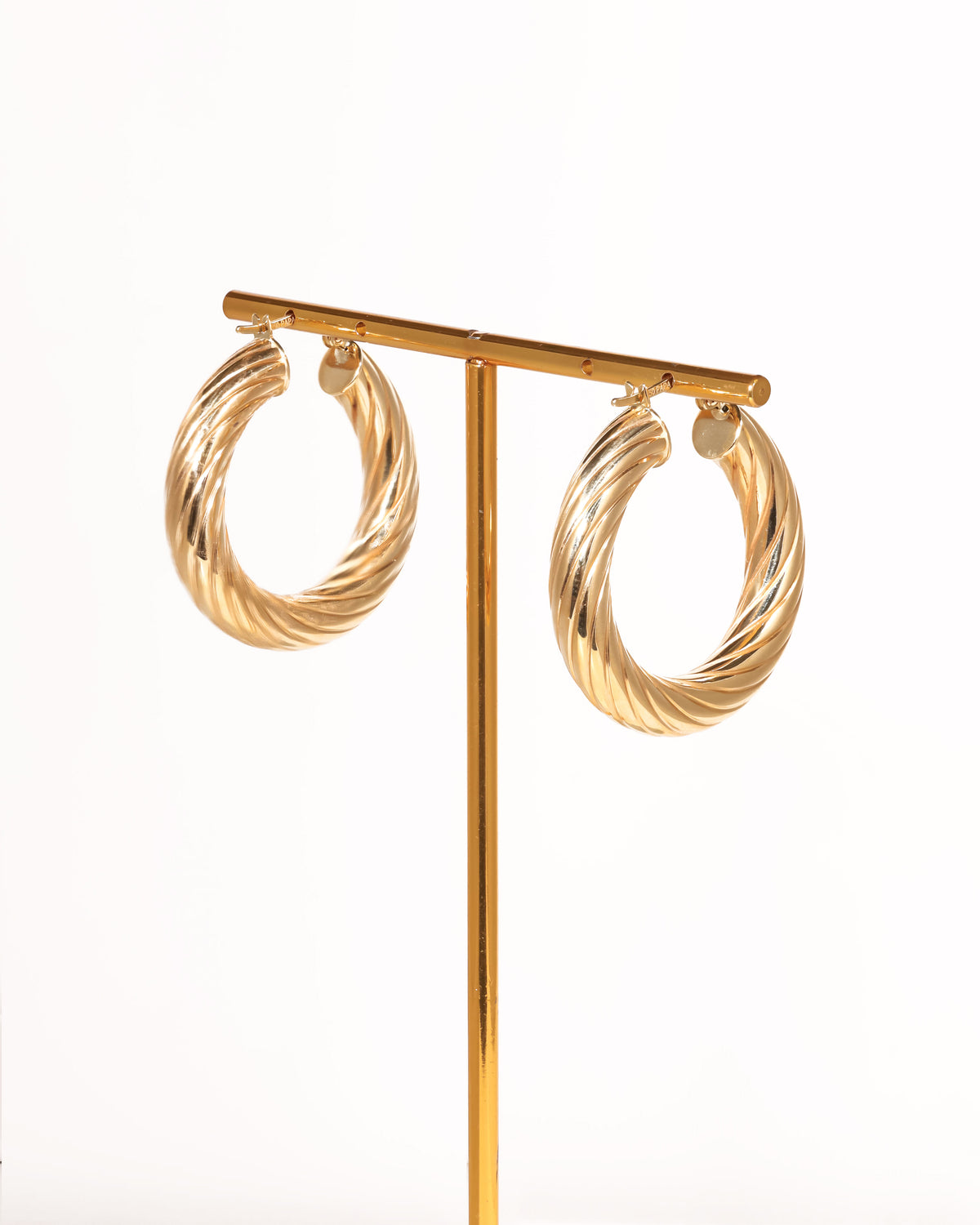 Twisted Gold Hoop Earrings in 18K Yellow Gold – GER00093