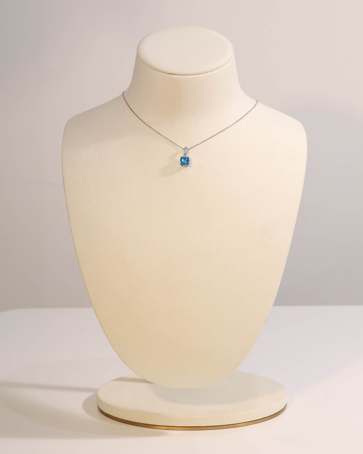 Blue Topaz Pendant in 18K White Gold – view 2