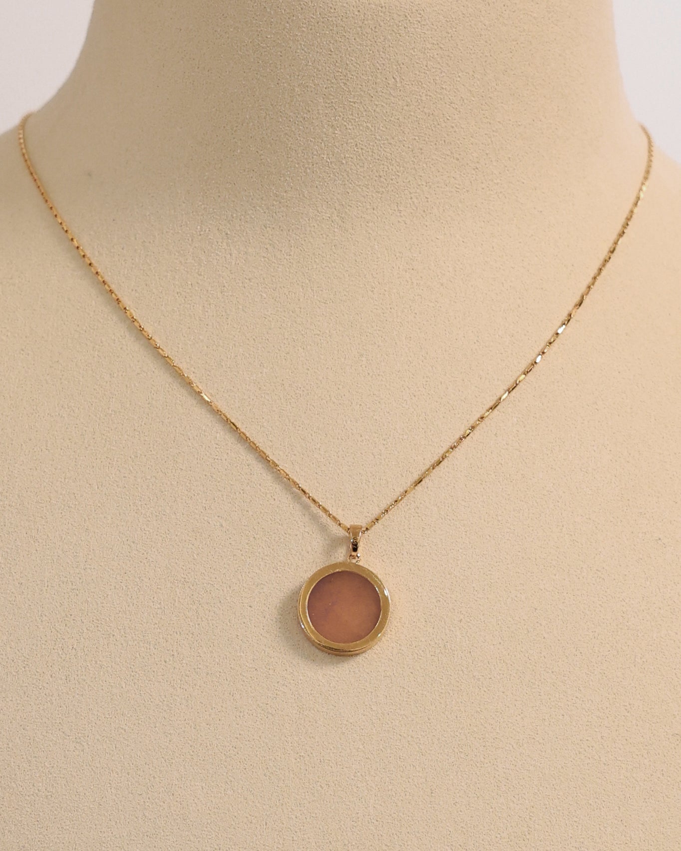 AVENTURINE CIRCLE PENDANT