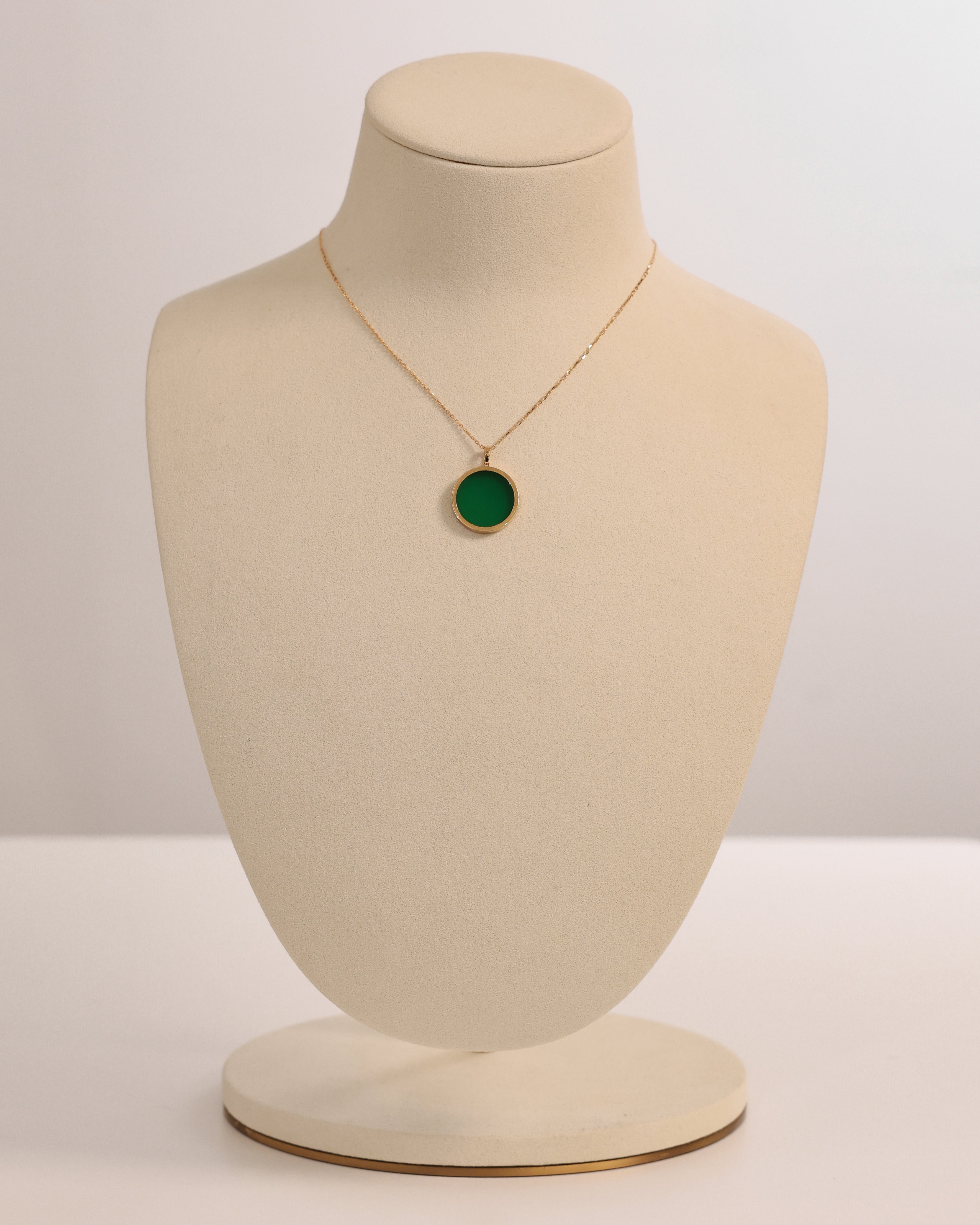 GREEN AGATE BIG CIRCLE PENDANT