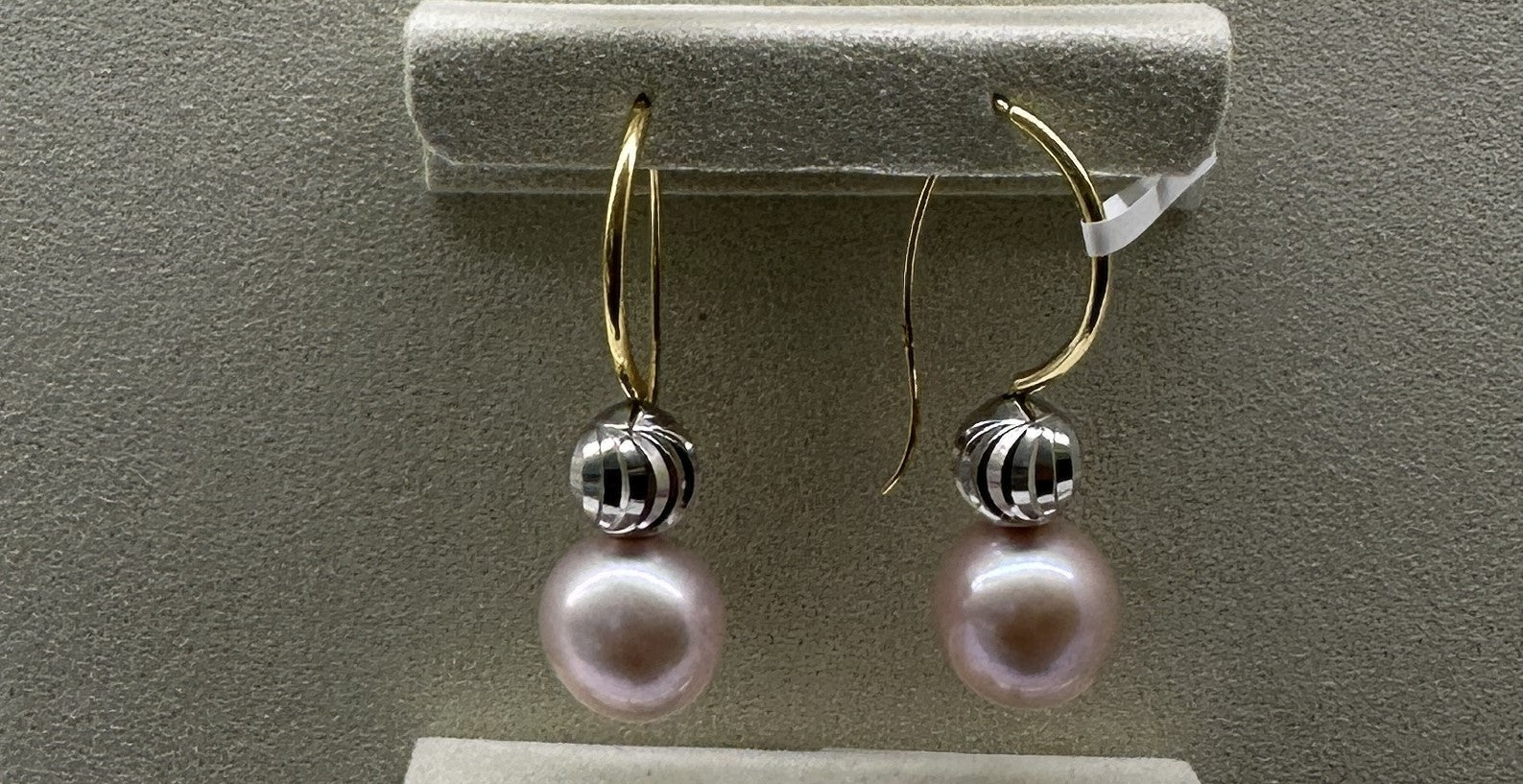 Pearl earring