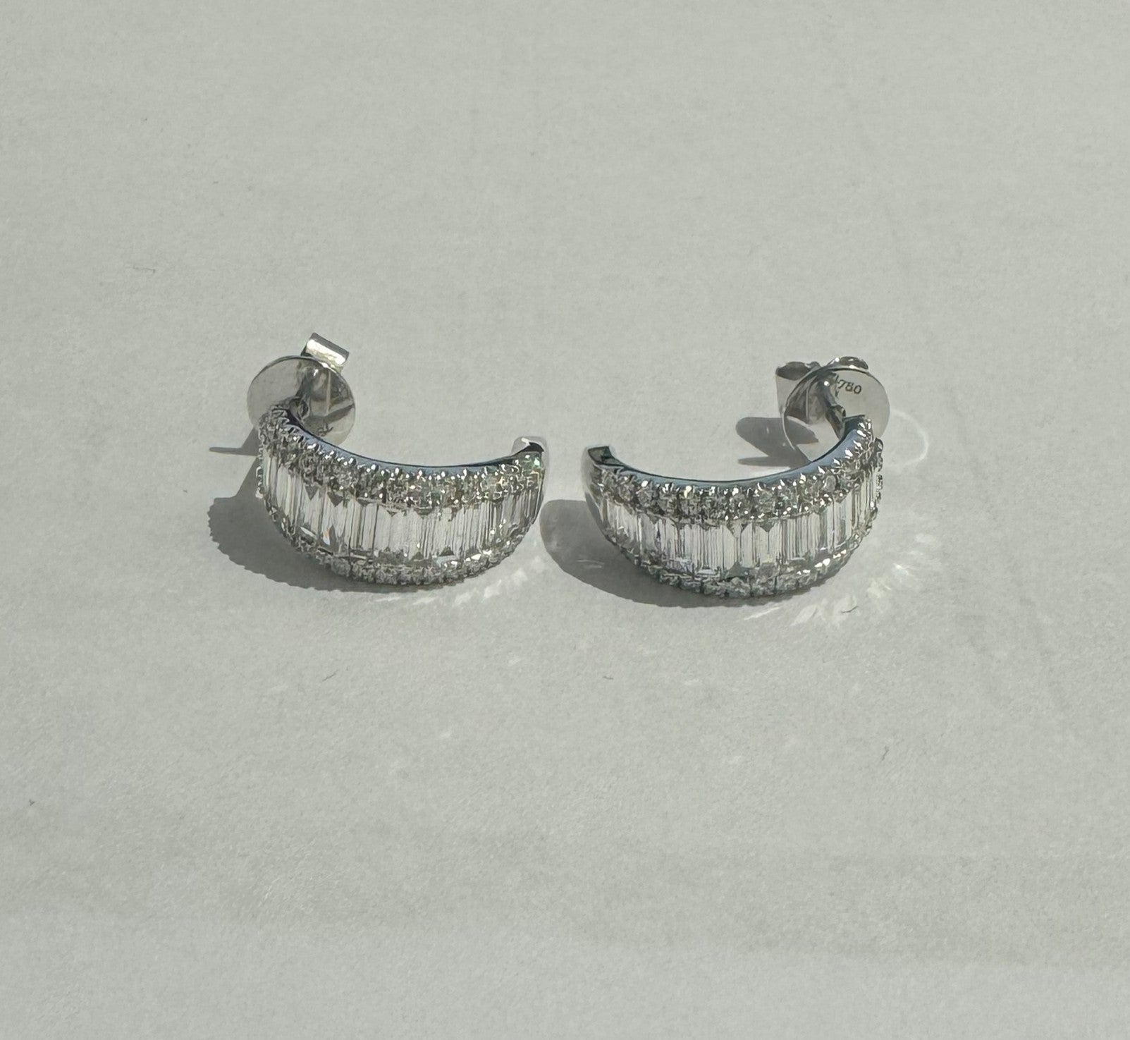1.90 ct 18K White Gold Baguette Diamond Stud Earrings