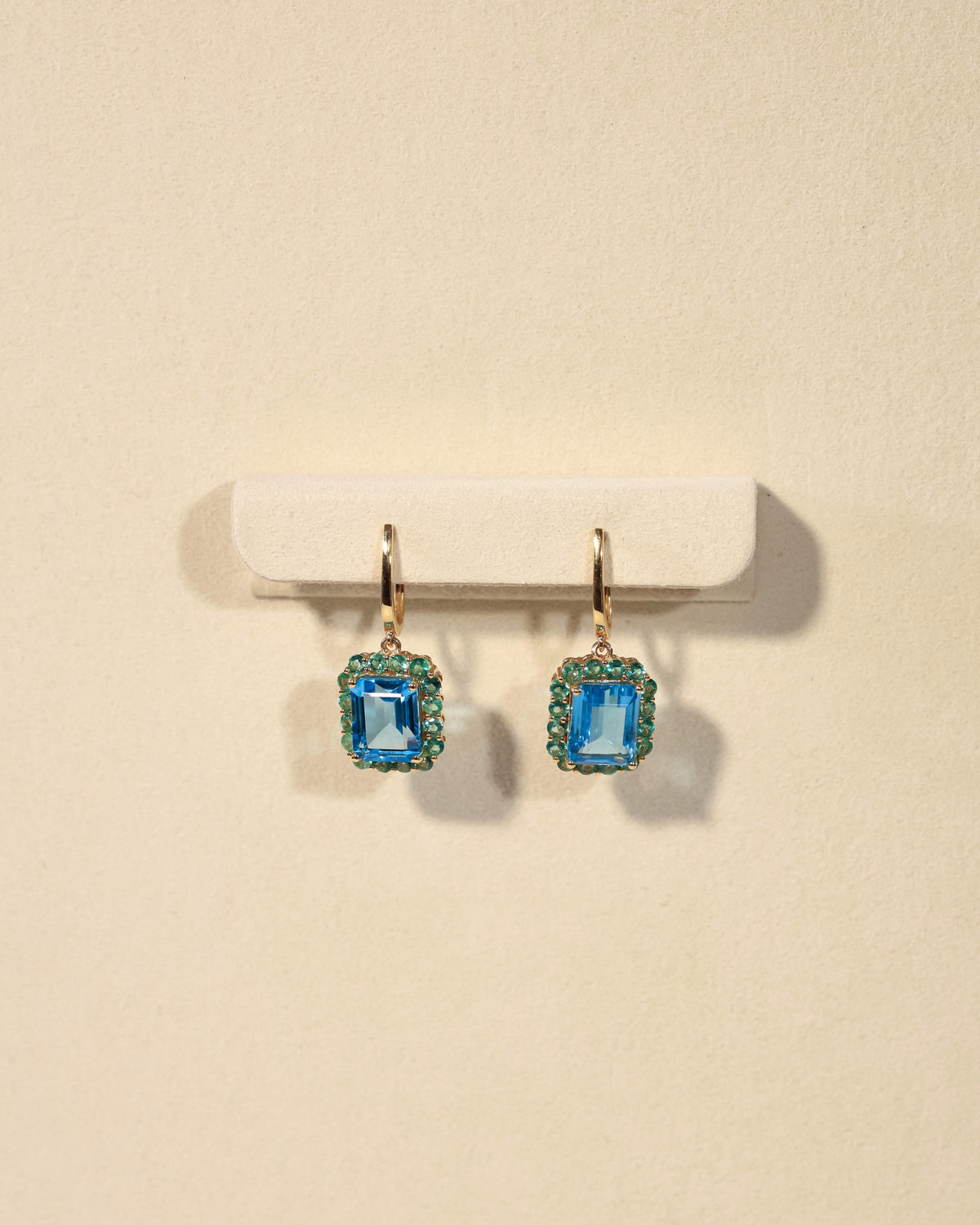 Blue Topaz and Emerald Drop Earrings in 18K Yellow Gold – DER00261