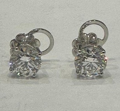 6.00 ct round cut lab grown diamond 18k white gold earring