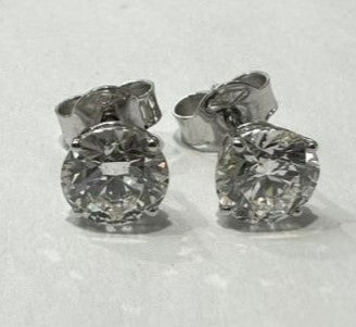 2.06 ct lab grown diamond 18k white gold earring