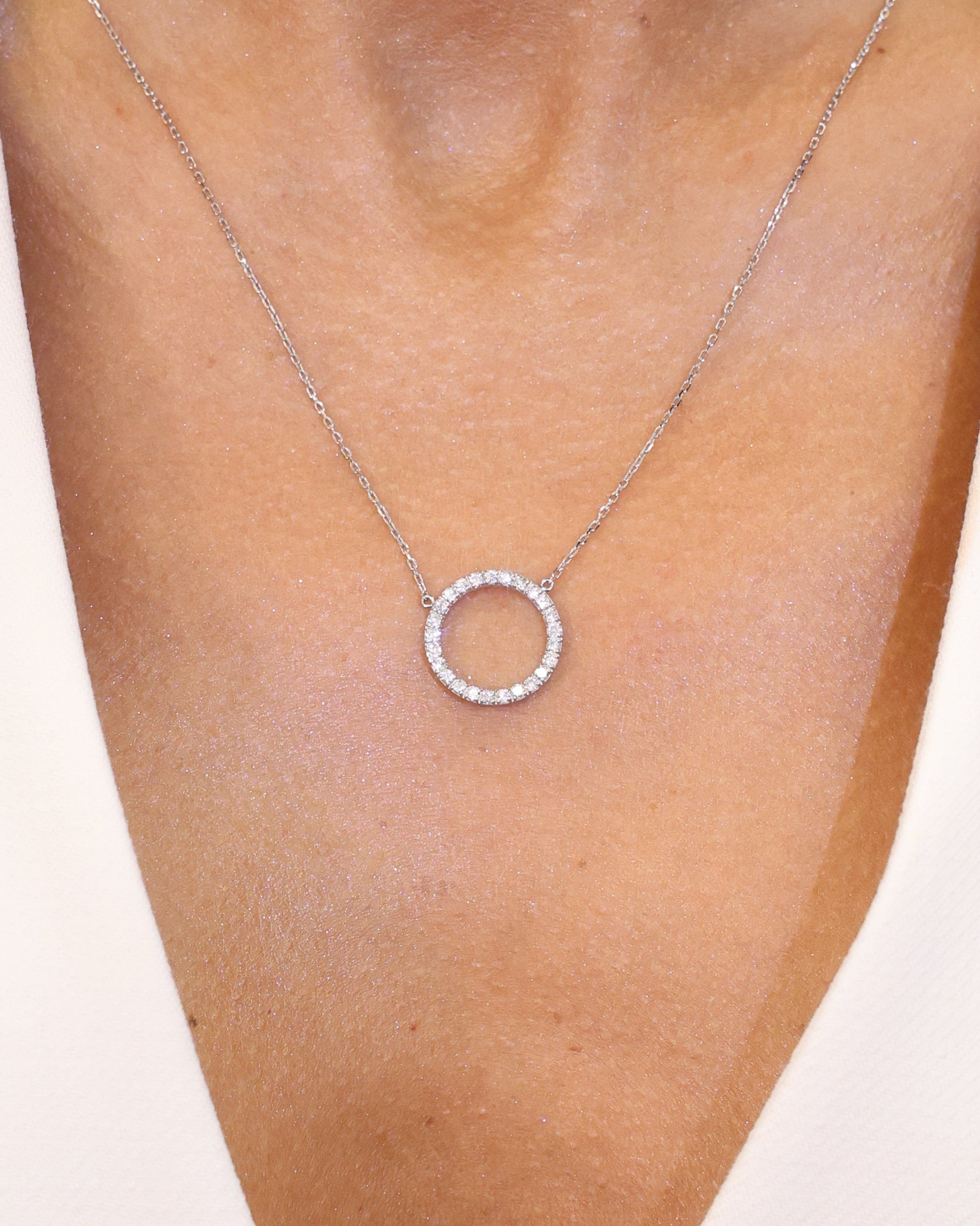 CIRCLE NECKLACE NATURAL DIAMOND
