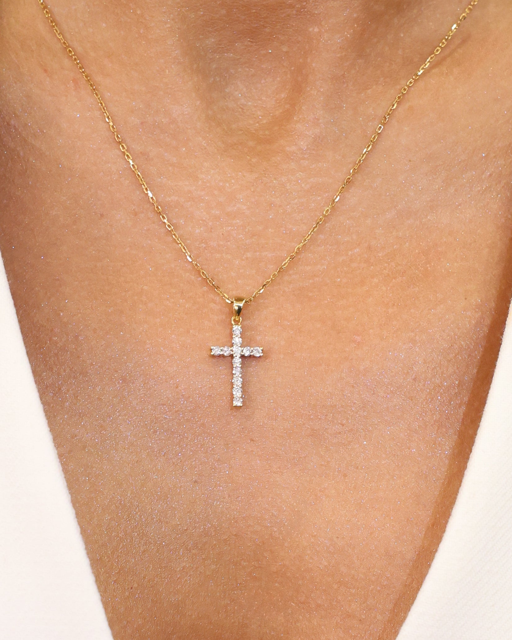 CROSS PENDANT NATURAL DIAMOND
