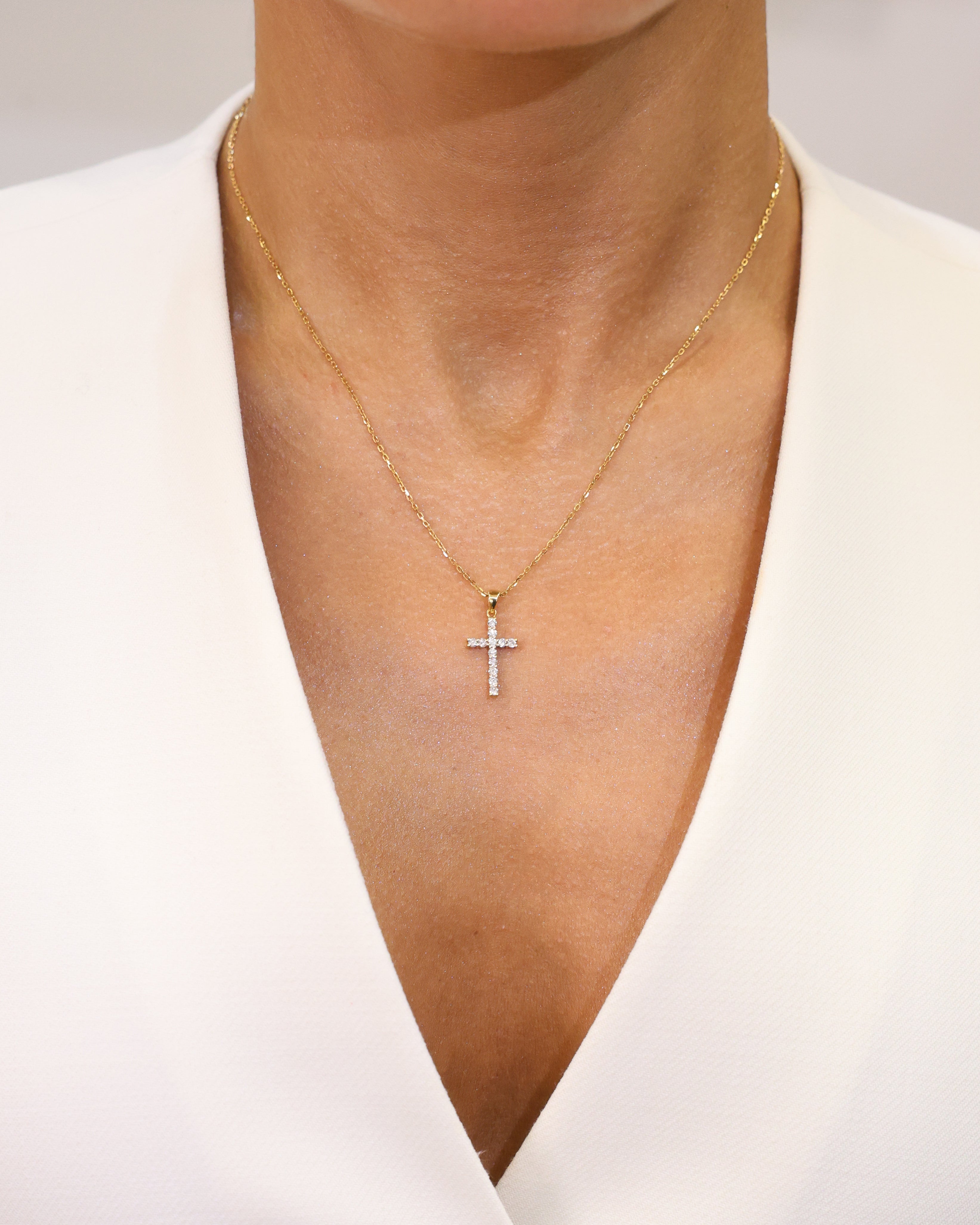 CROSS PENDANT NATURAL DIAMOND