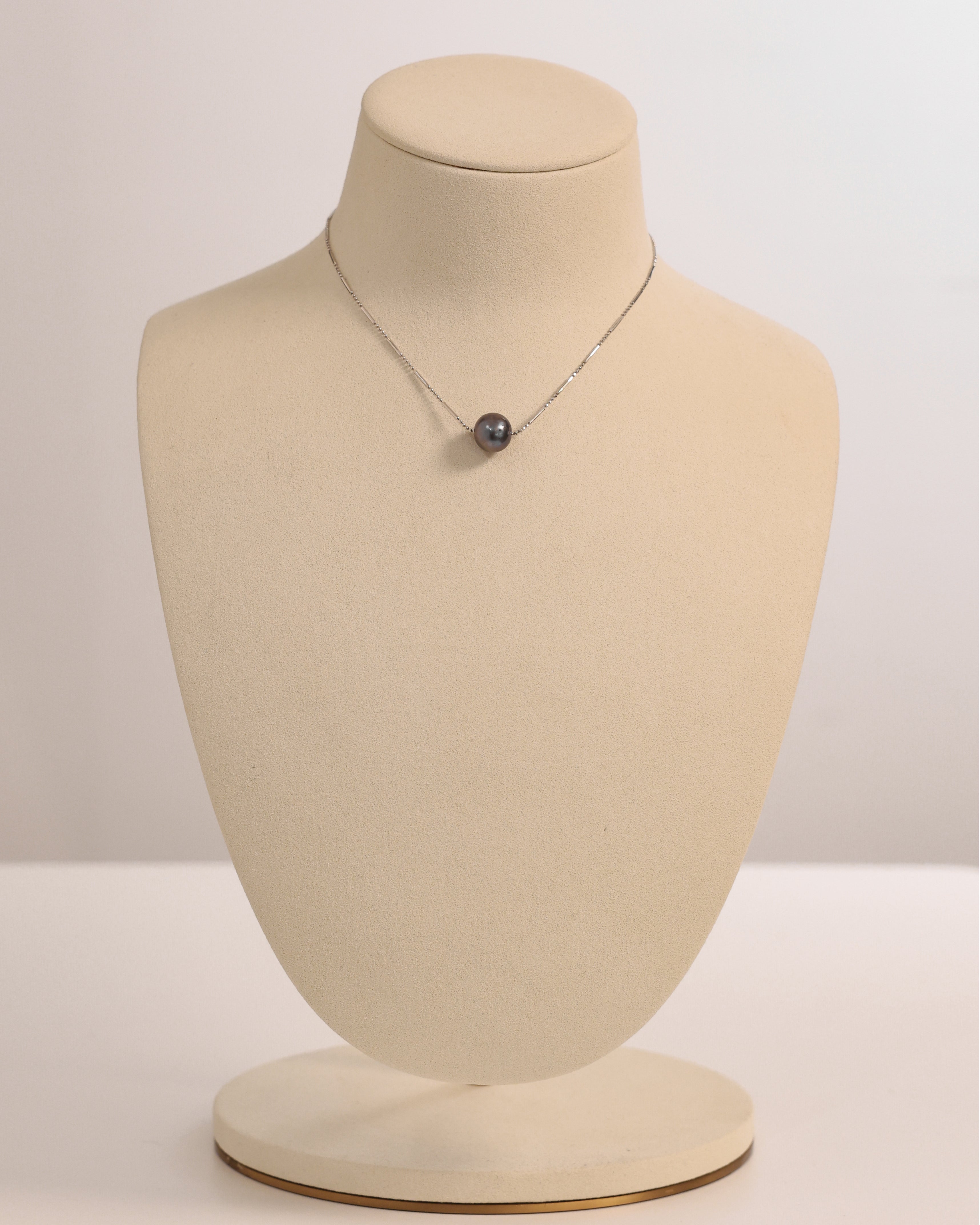 Pearl 18k white gold necklace
