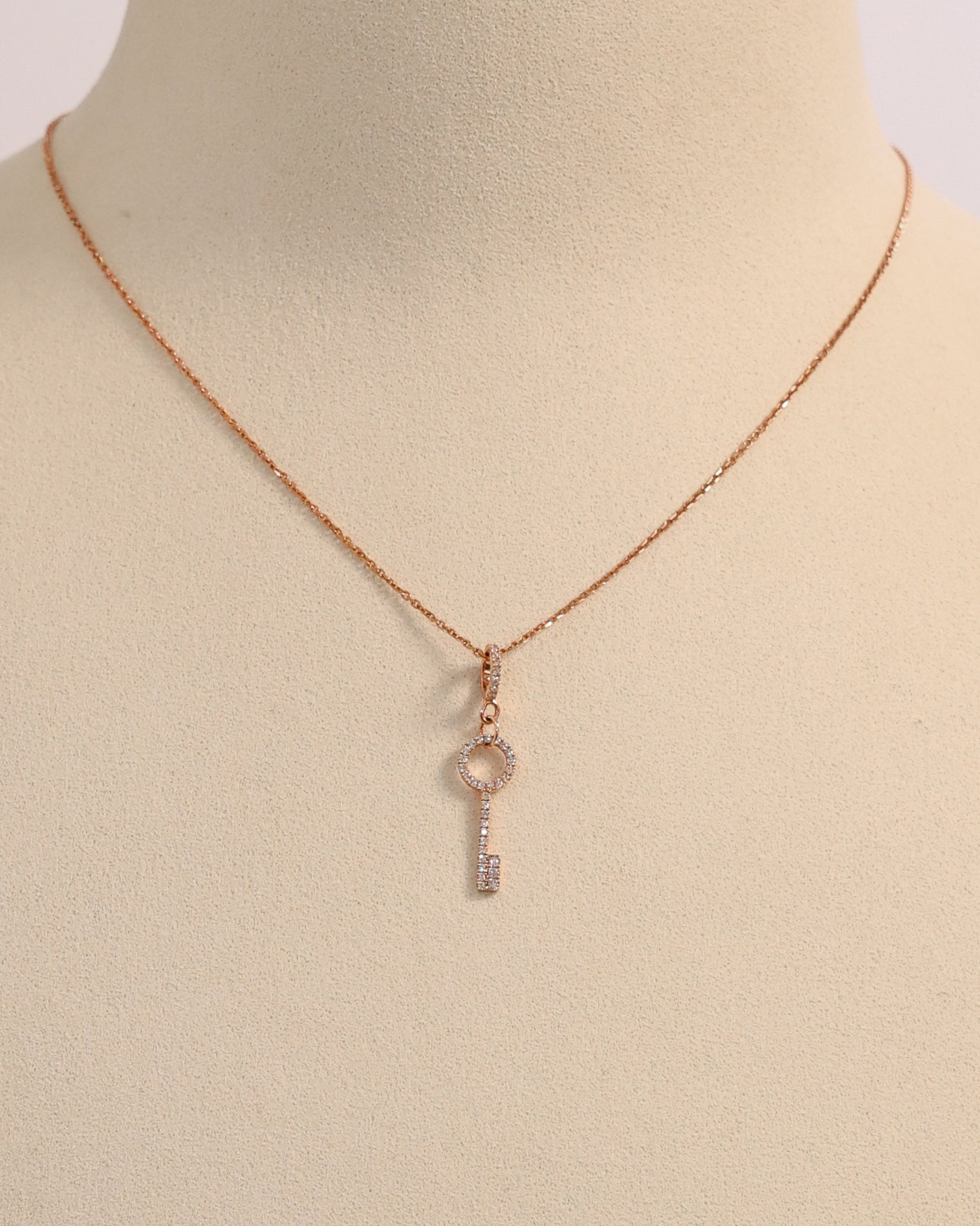 KEY NATURAL DIAMOND NECKLACE