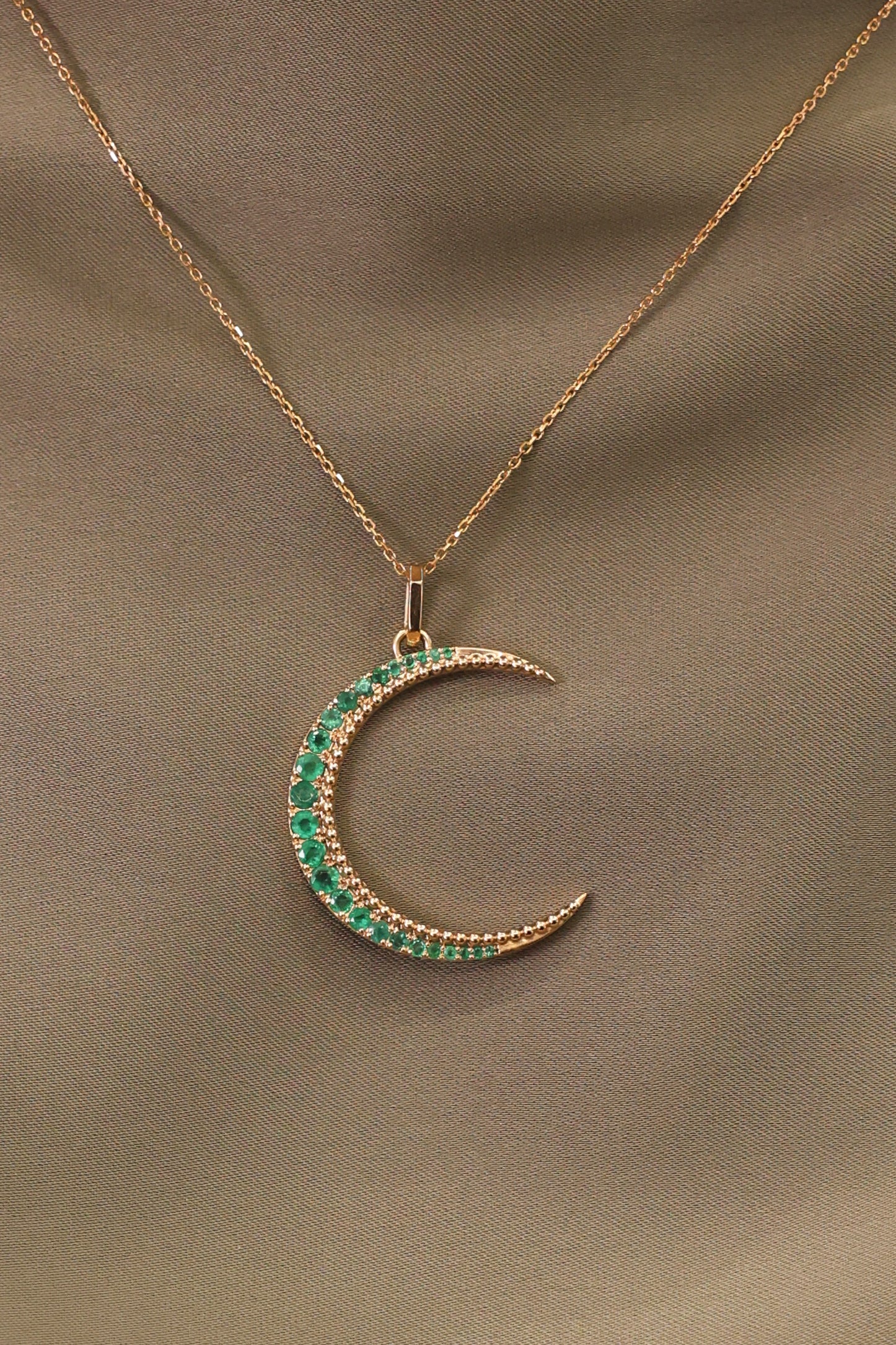 MOON NATURAL EMERALD NECKLACE