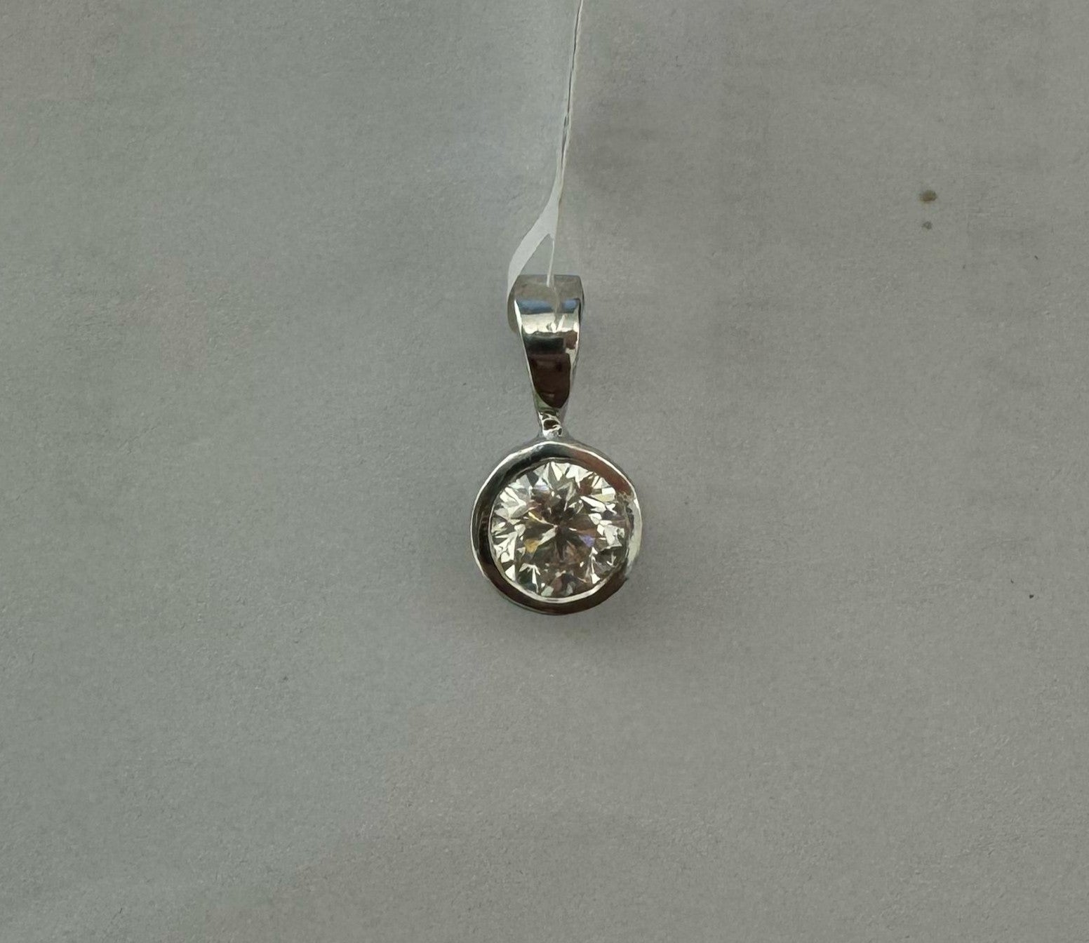 0.60 ct round cut diamond 18k white gold pendant