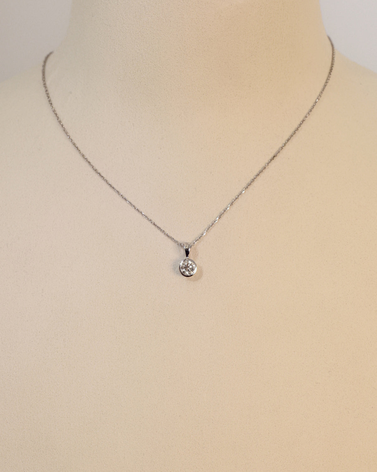 Natural Round Diamond Pendant in 18K White Gold, 0.60 ct