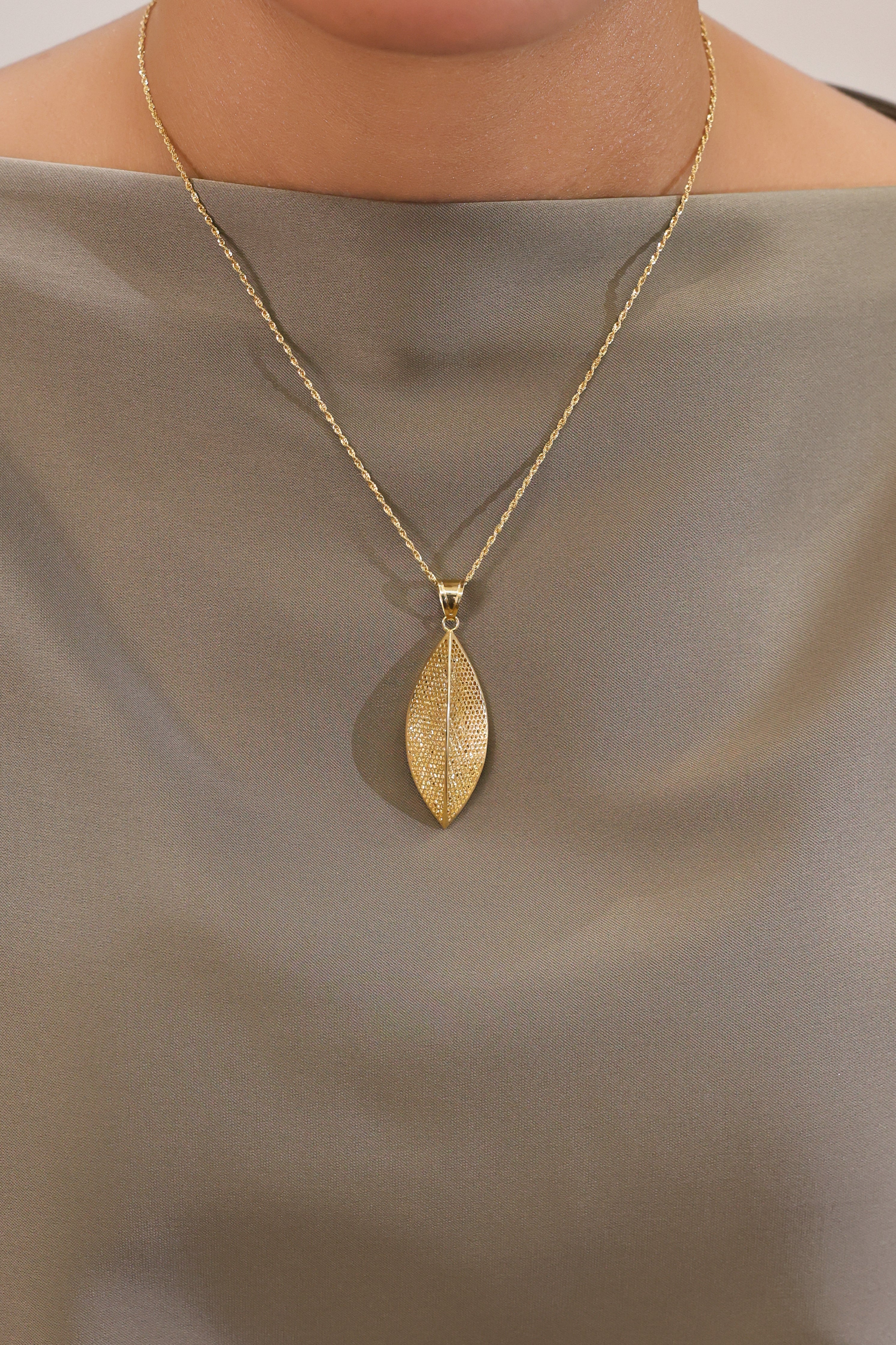 FILIGREE LEAF PENDANT