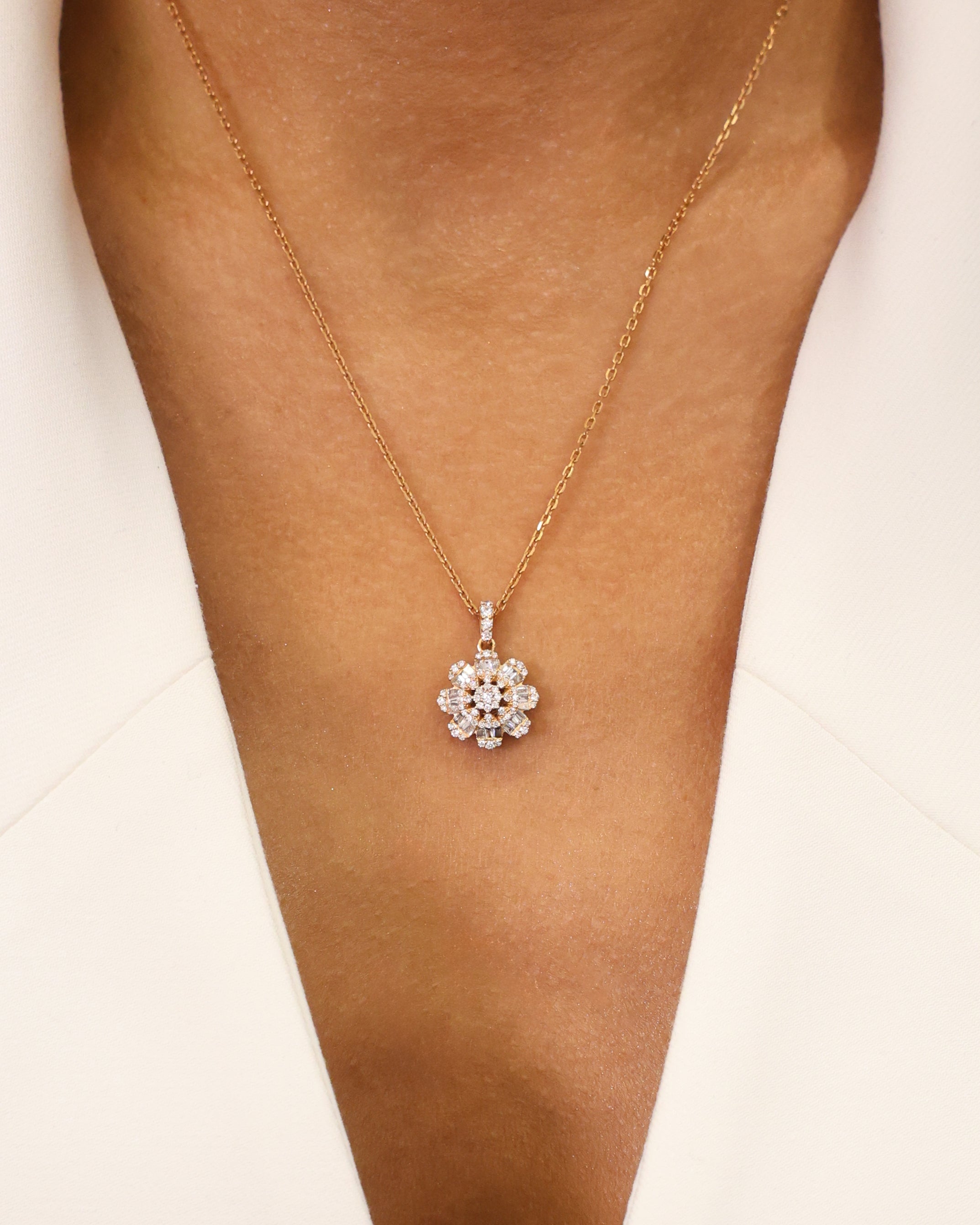 FLOWER  PENDANT NATURAL DIAMOND