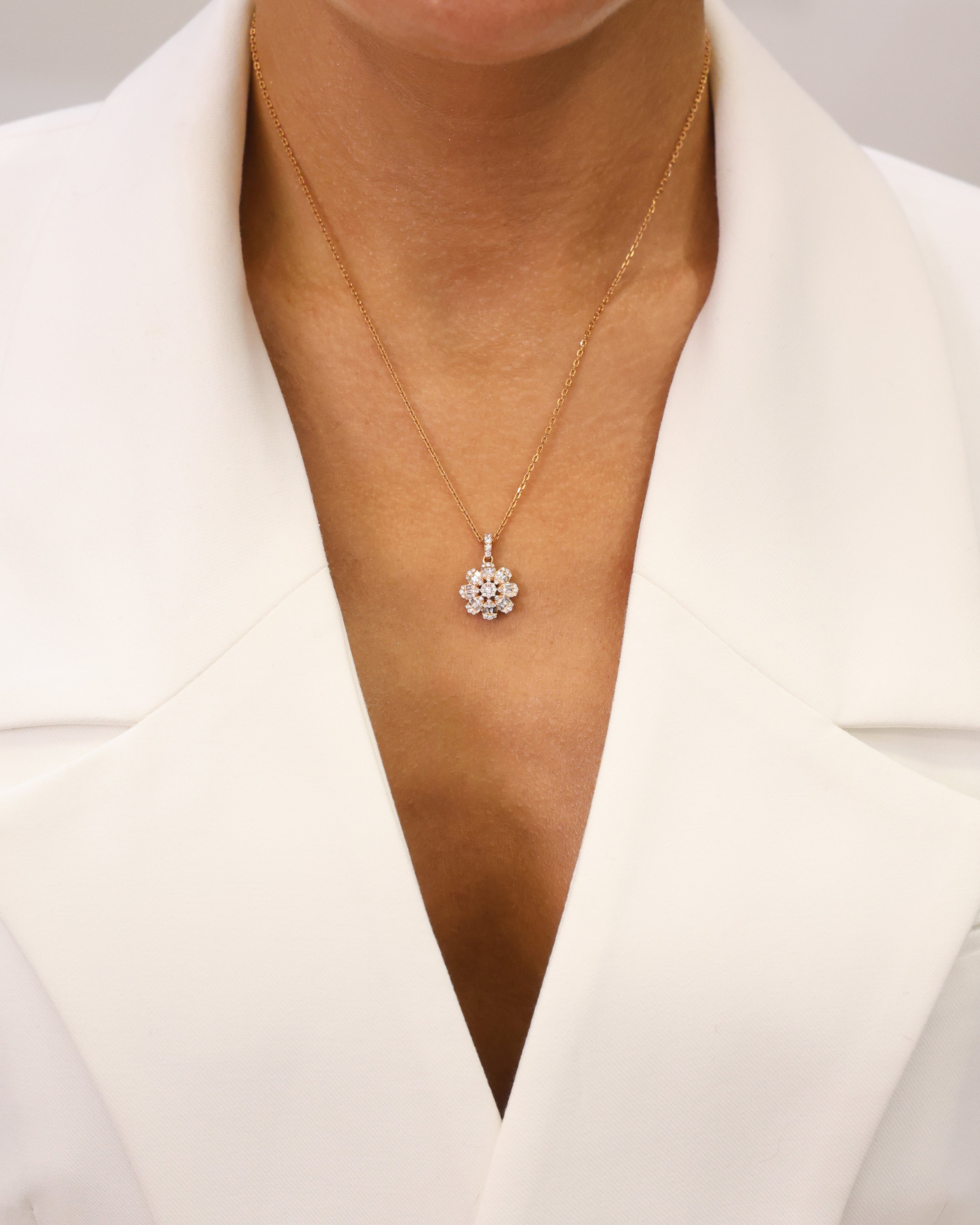 FLOWER  PENDANT NATURAL DIAMOND
